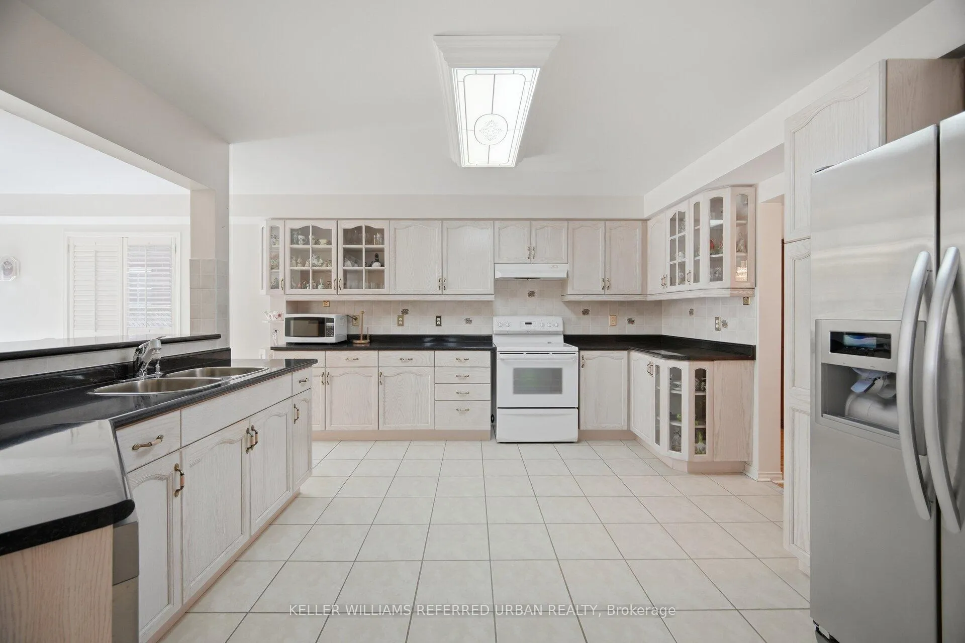 Photo 9 of 239 Drummond Drive, Vaughan, Maple — HOMEH