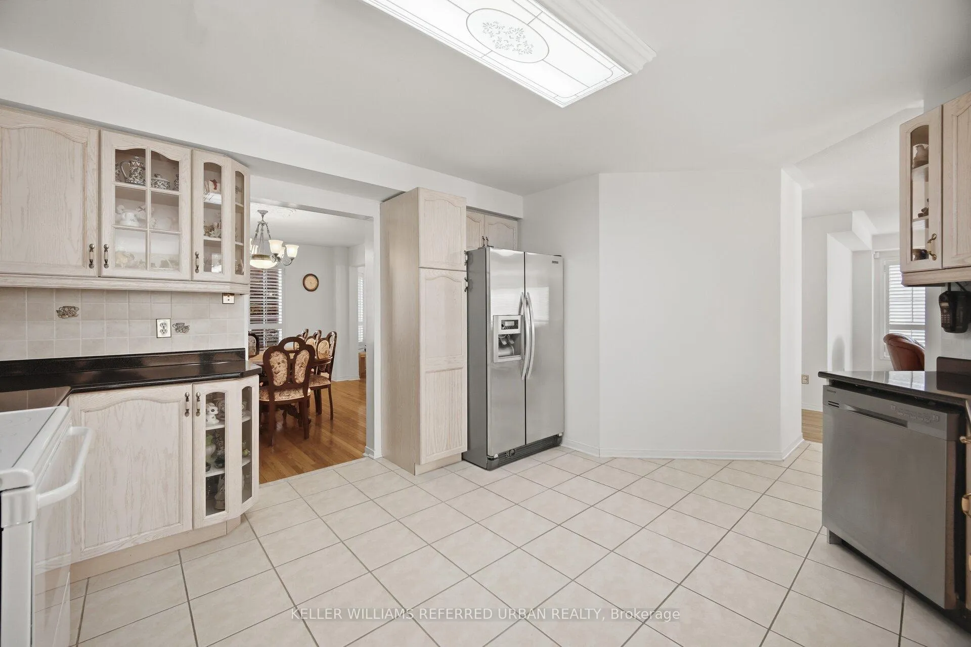 Photo 10 of 239 Drummond Drive, Vaughan, Maple — HOMEH
