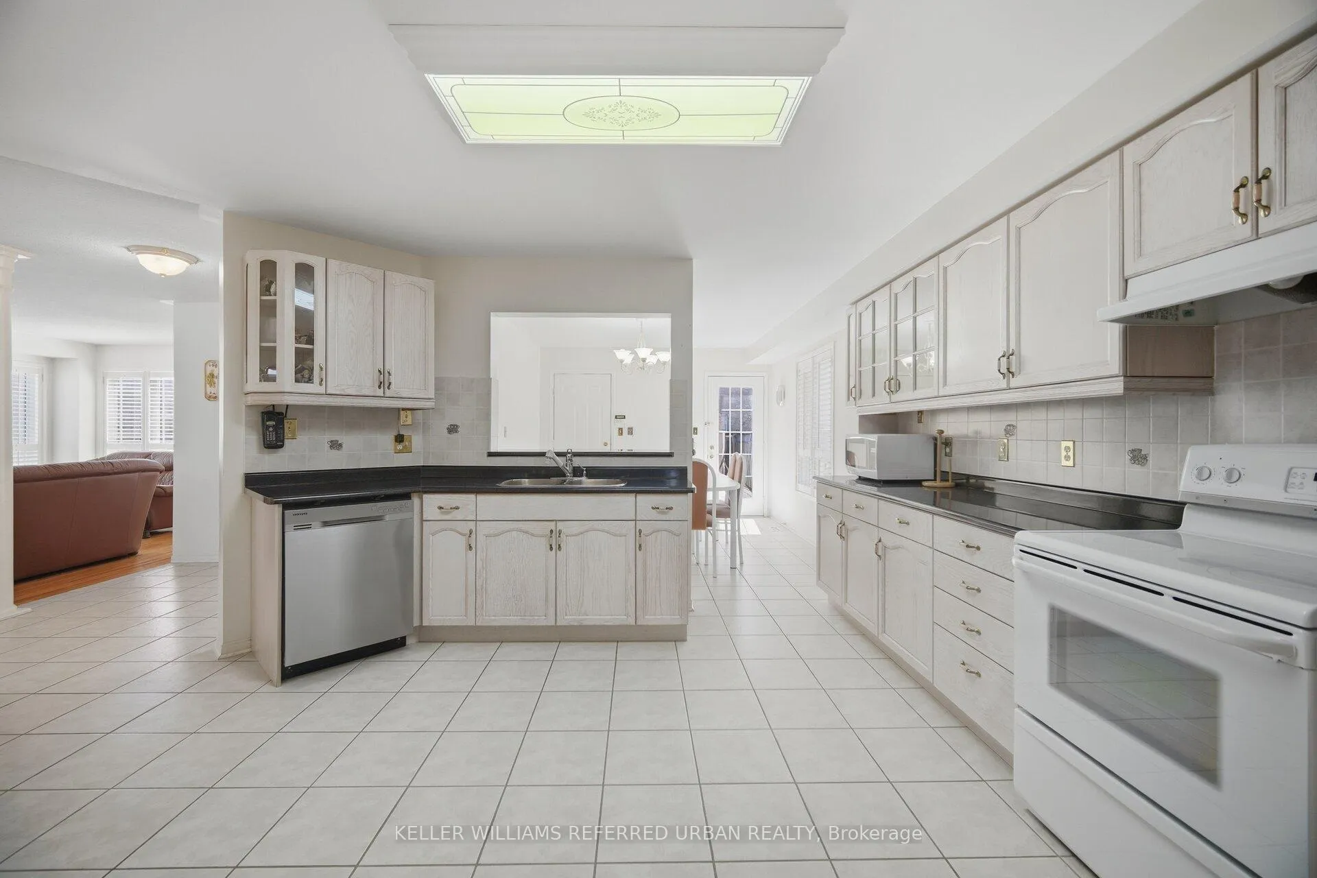 Photo 11 of 239 Drummond Drive, Vaughan, Maple — HOMEH