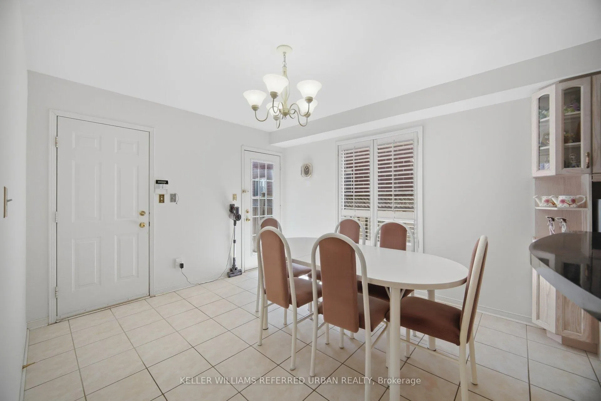 Photo 12 of 239 Drummond Drive, Vaughan, Maple — HOMEH