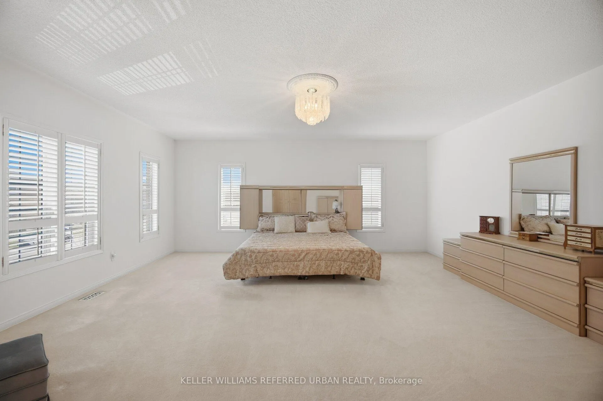 Photo 20 of 239 Drummond Drive, Vaughan, Maple — HOMEH