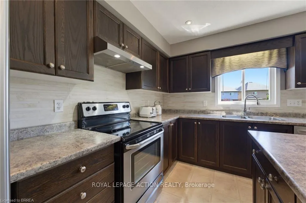 Photo 10 of 175 Mcguiness Drive, Brantford, Empire South — HOMEH