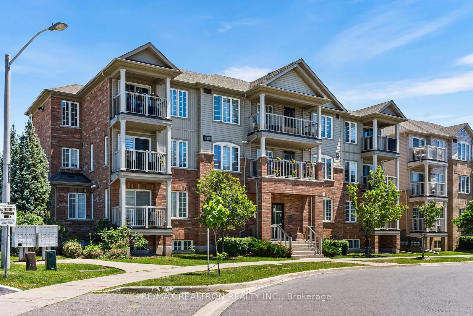 Photo 2 of Unit 5, 161 Isaac Devins Boulevard, North York, Humberlea-Pelmo Park — HOMEH