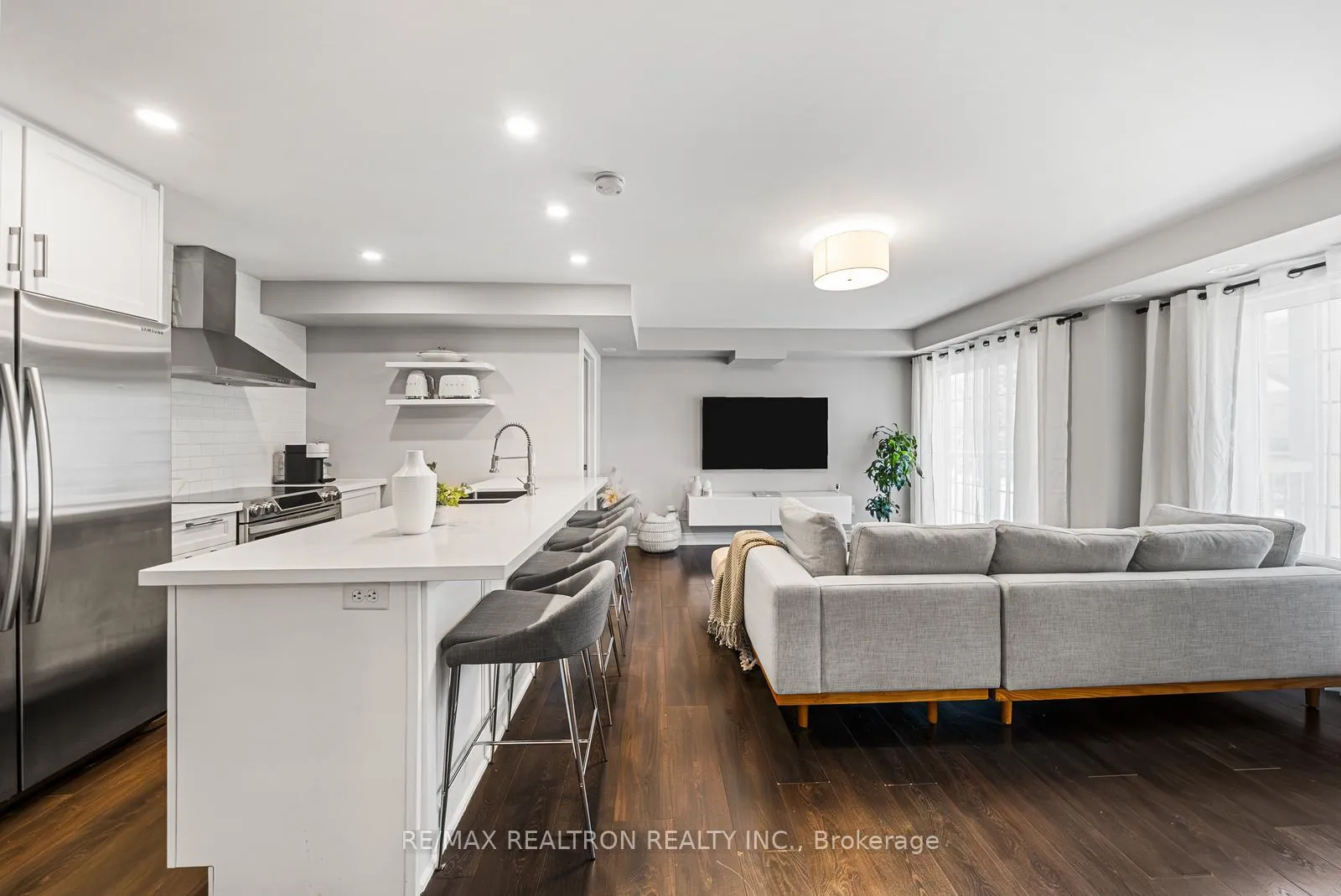 Photo 3 of Unit 5, 161 Isaac Devins Boulevard, North York, Humberlea-Pelmo Park — HOMEH