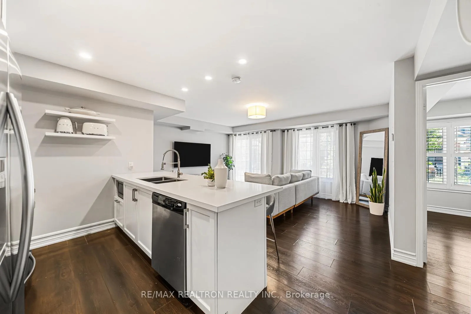 Photo 4 of Unit 5, 161 Isaac Devins Boulevard, North York, Humberlea-Pelmo Park — HOMEH
