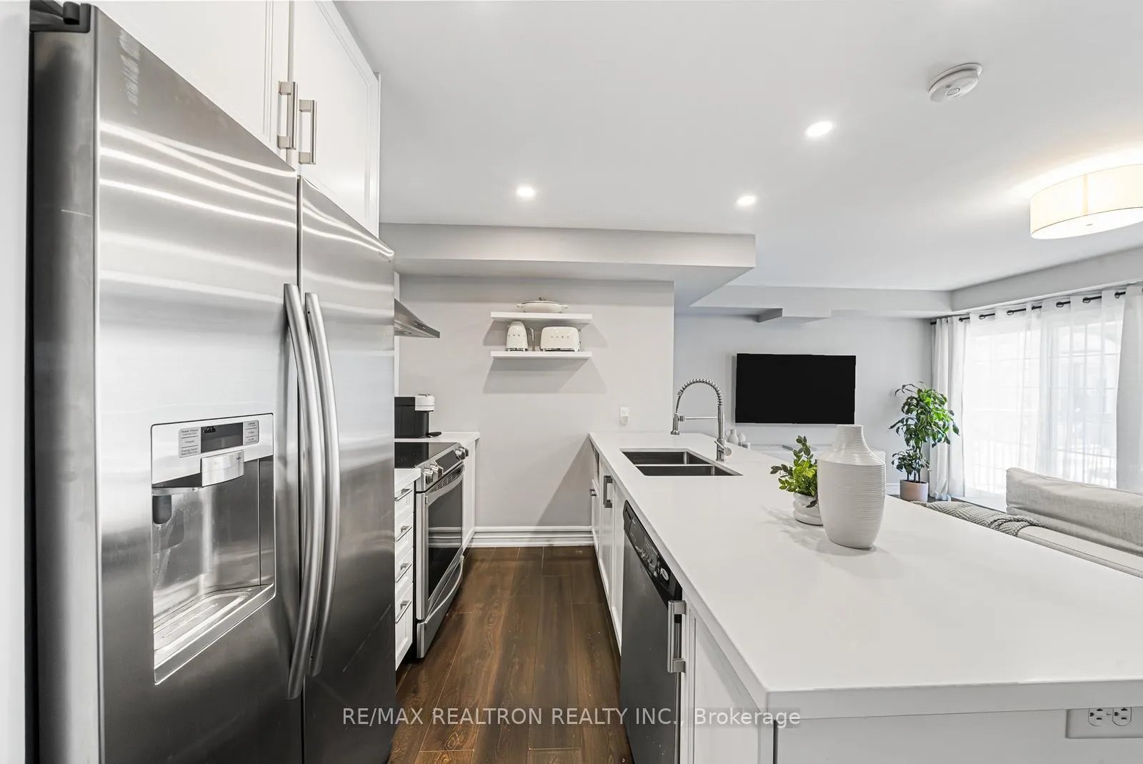 Photo 12 of Unit 5, 161 Isaac Devins Boulevard, North York, Humberlea-Pelmo Park — HOMEH