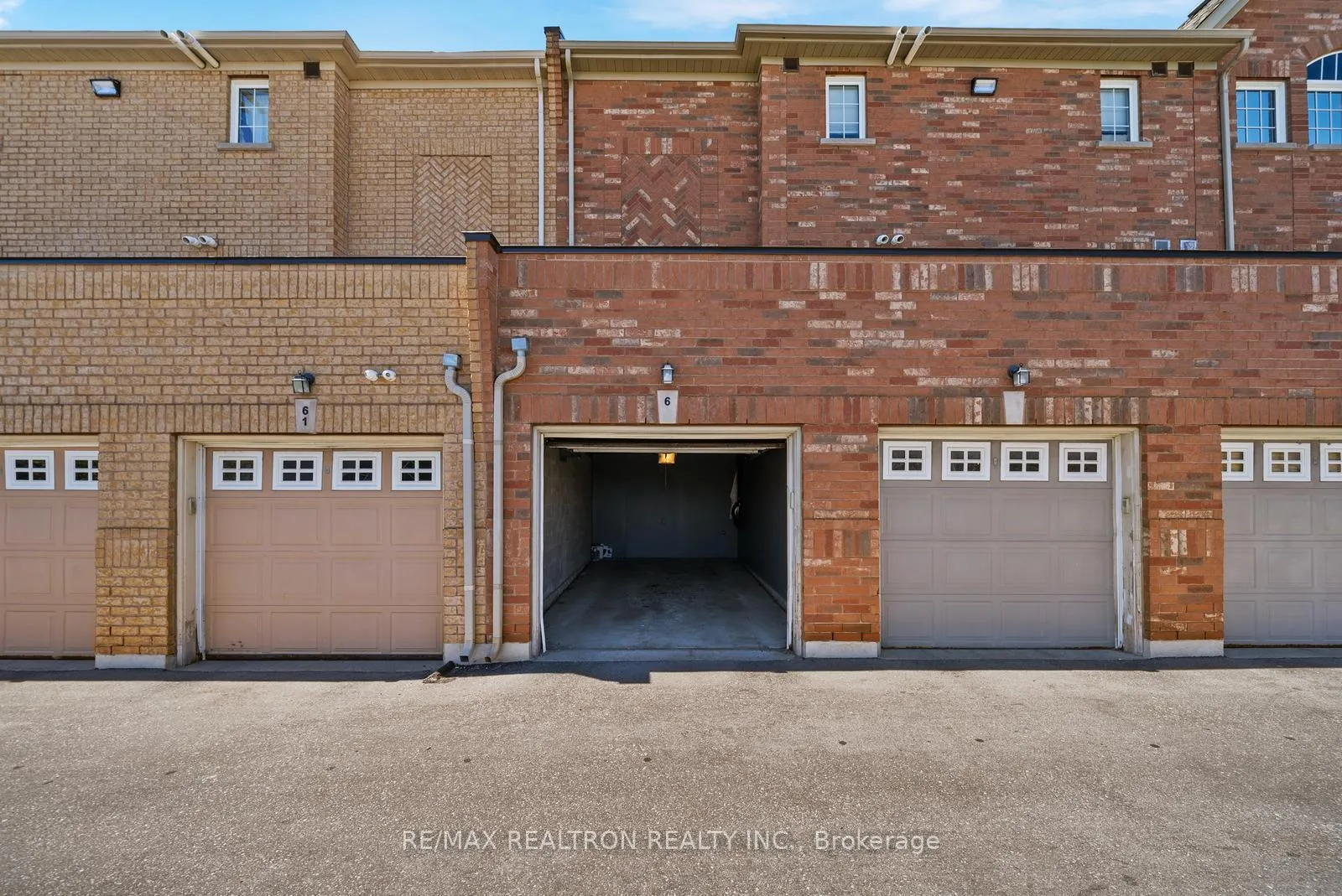 Photo 24 of Unit 5, 161 Isaac Devins Boulevard, North York, Humberlea-Pelmo Park — HOMEH
