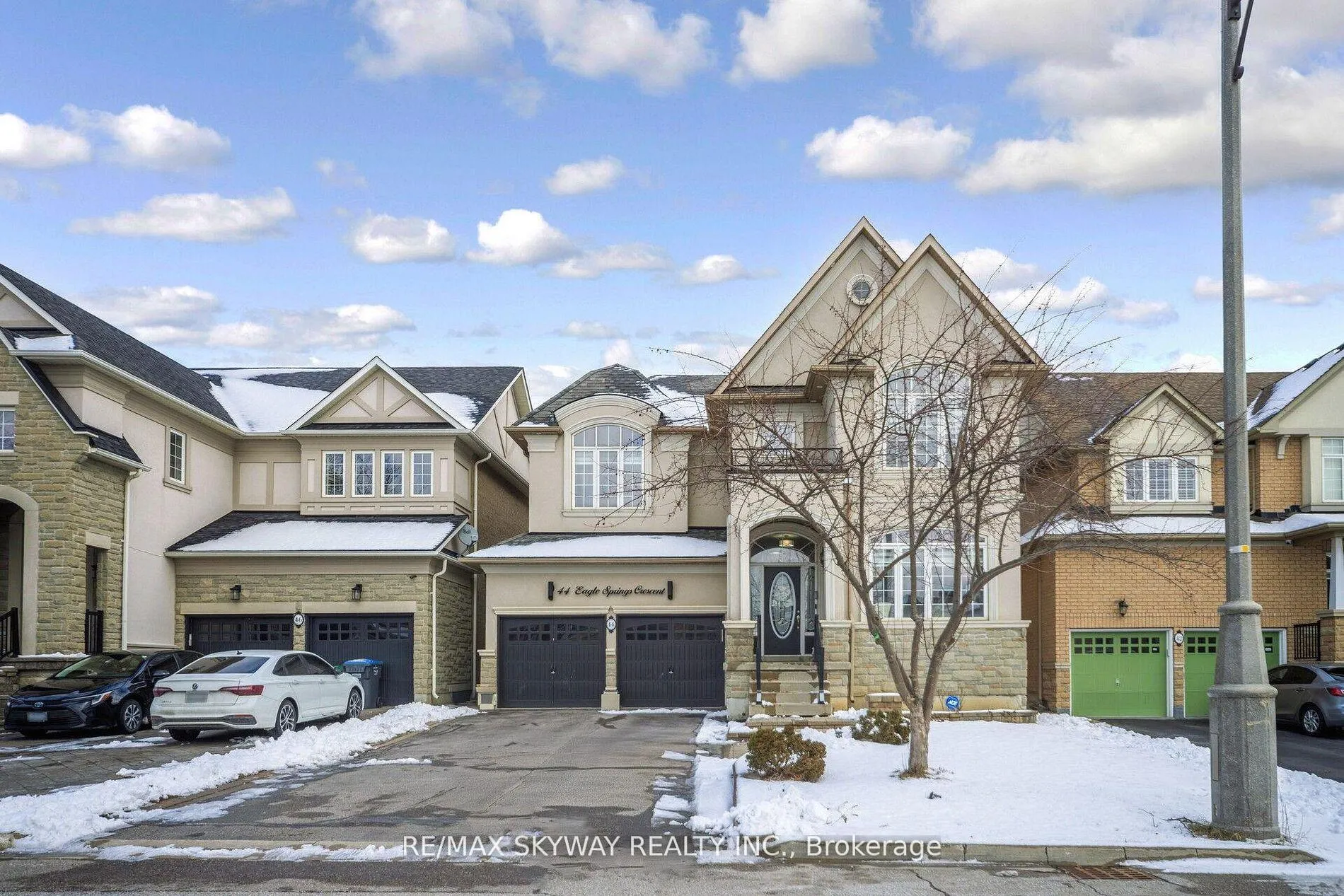 Photo 2 of 44 Eaglesprings Crescent, Brampton, Bram East — HOMEH