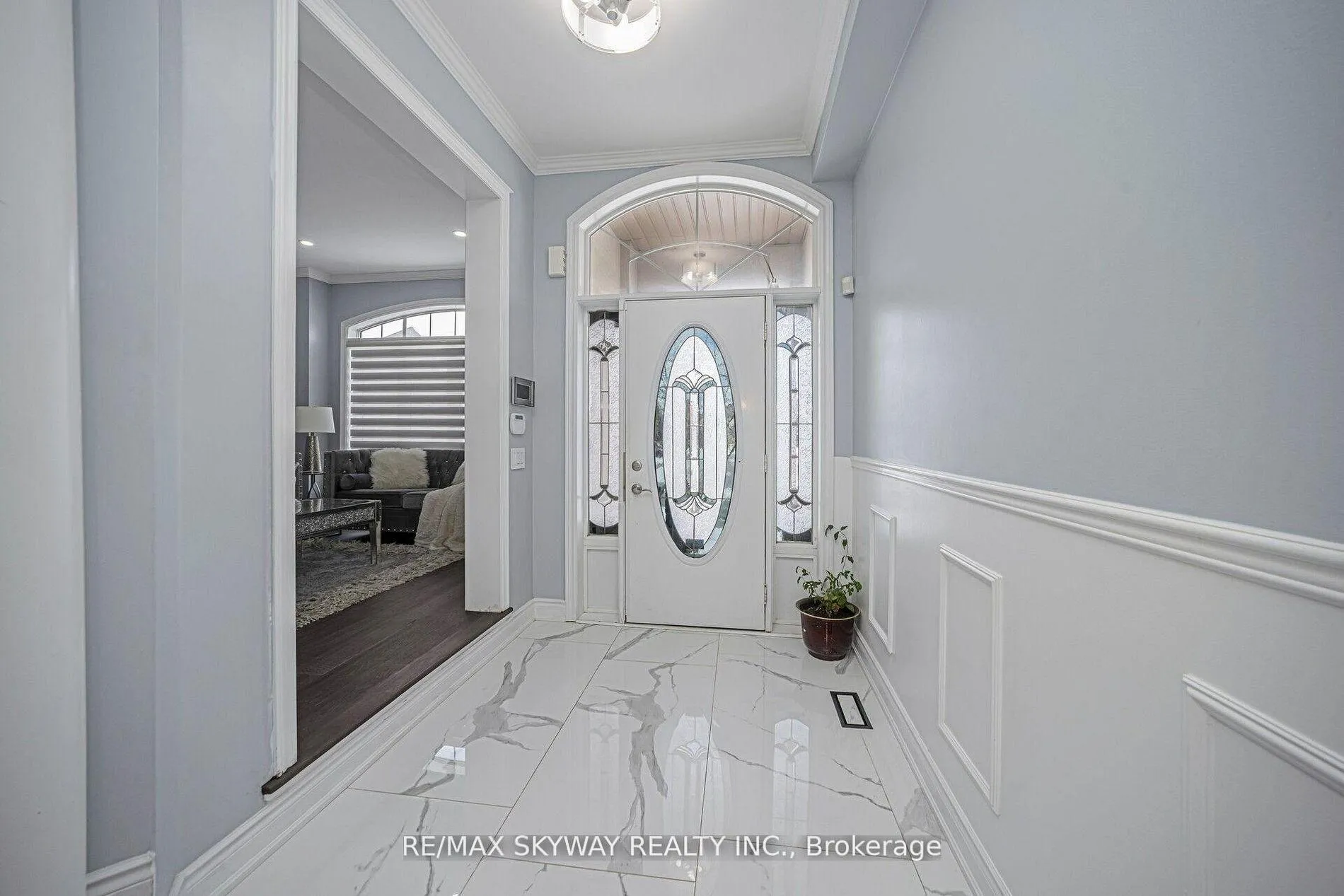 Photo 5 of 44 Eaglesprings Crescent, Brampton, Bram East — HOMEH