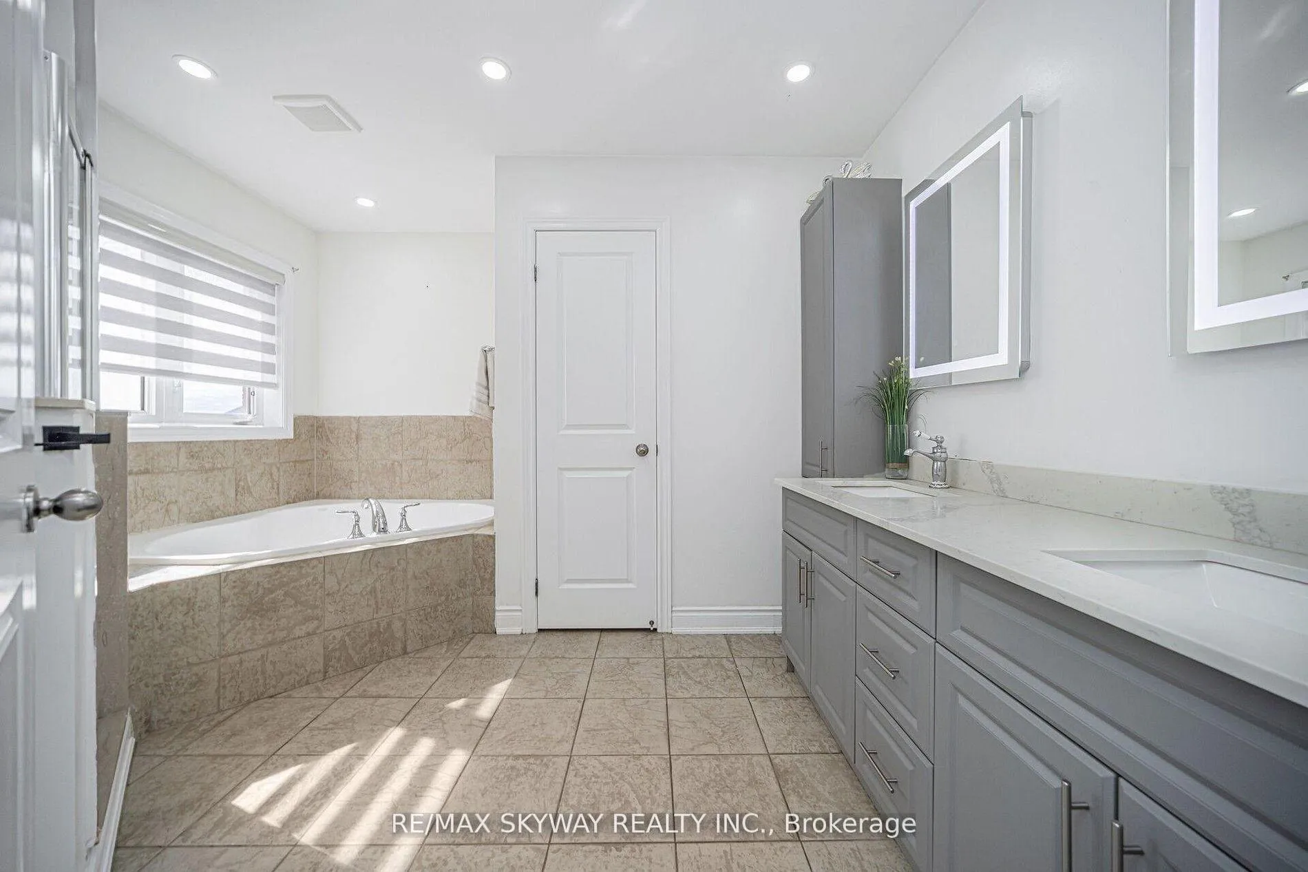Photo 31 of 44 Eaglesprings Crescent, Brampton, Bram East — HOMEH