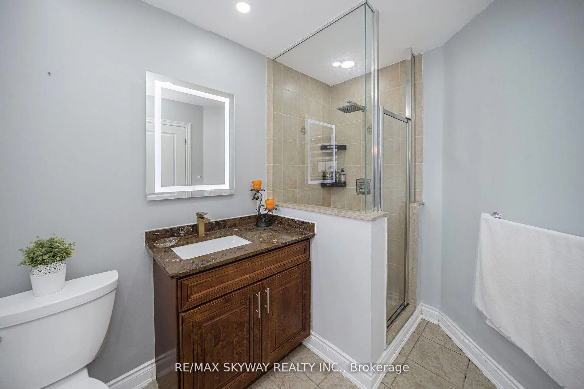 Photo 39 of 44 Eaglesprings Crescent, Brampton, Bram East — HOMEH