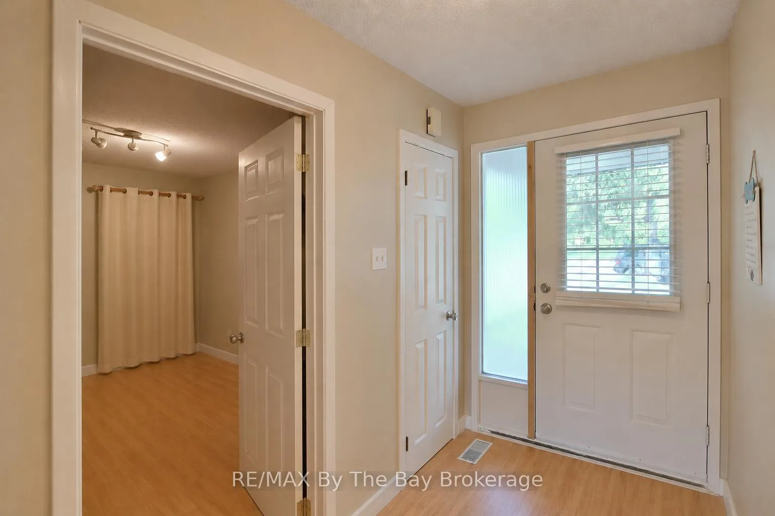 Photo 7 of 103 Sunnidale Road S, Wasaga Beach — HOMEH