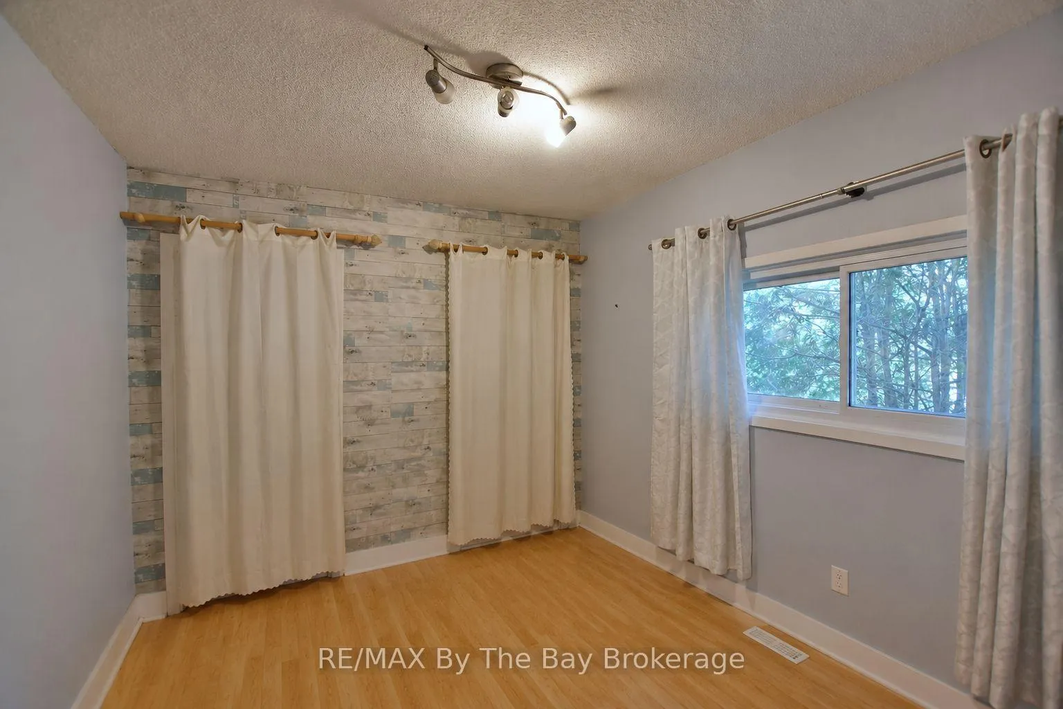 Photo 8 of 103 Sunnidale Road S, Wasaga Beach — HOMEH
