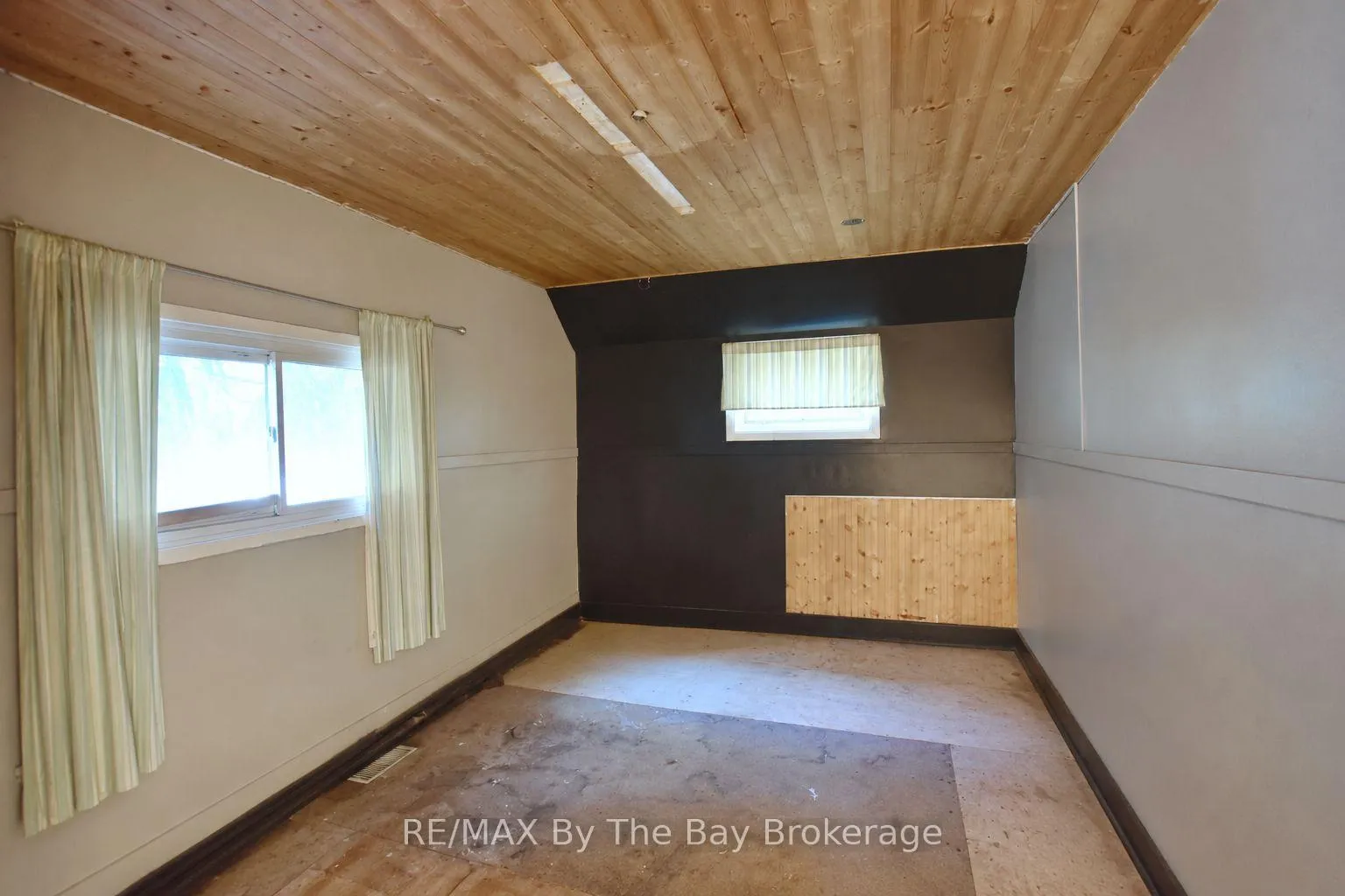 Photo 10 of 103 Sunnidale Road S, Wasaga Beach — HOMEH