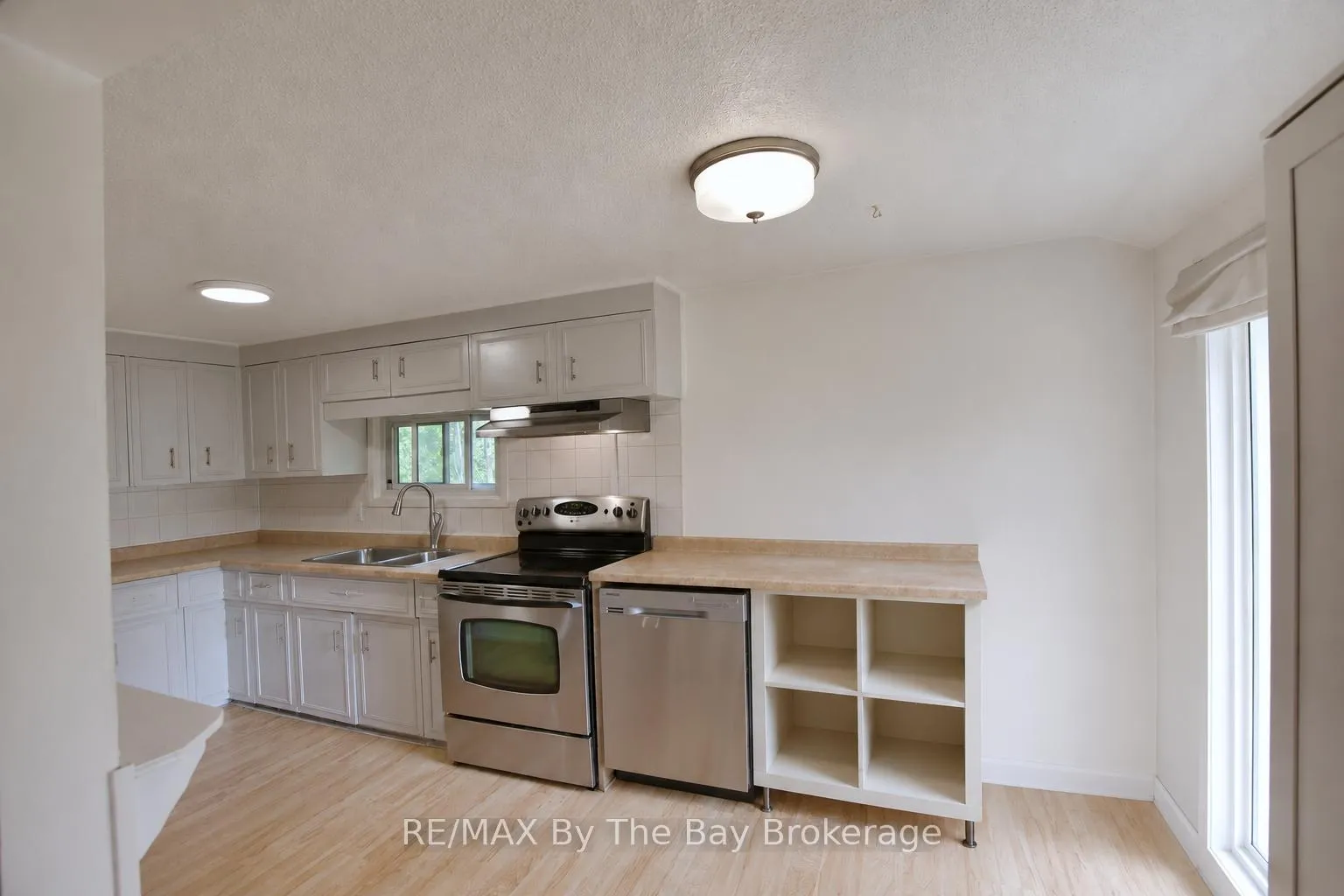 Photo 12 of 103 Sunnidale Road S, Wasaga Beach — HOMEH