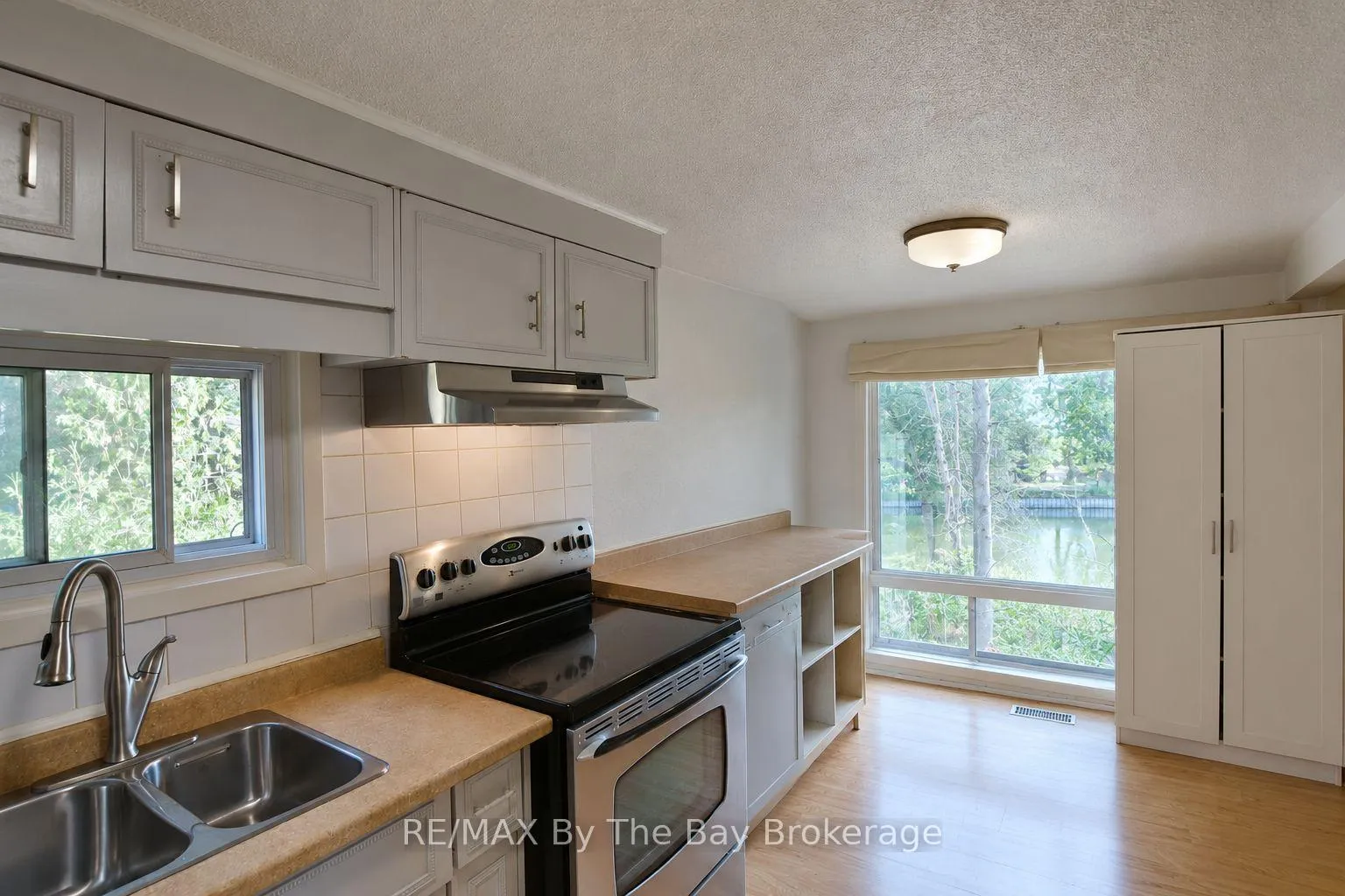 Photo 14 of 103 Sunnidale Road S, Wasaga Beach — HOMEH
