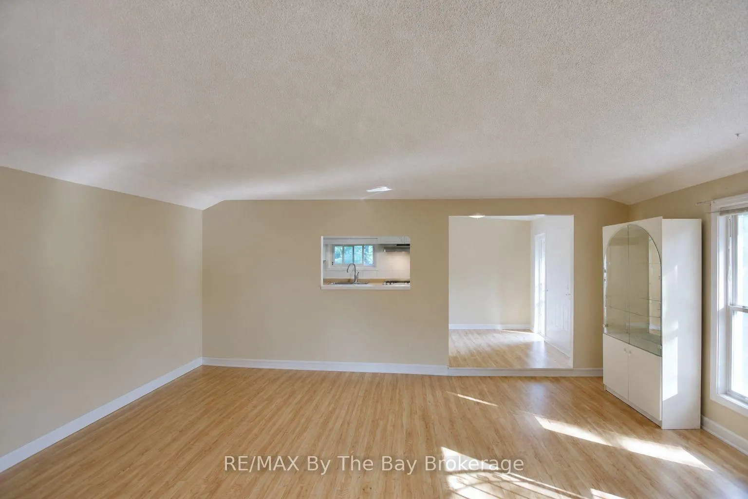 Photo 15 of 103 Sunnidale Road S, Wasaga Beach — HOMEH