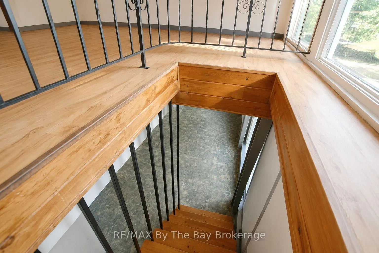 Photo 22 of 103 Sunnidale Road S, Wasaga Beach — HOMEH