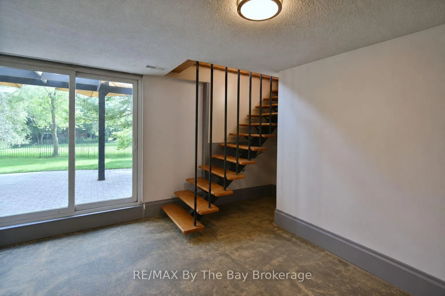 Photo 23 of 103 Sunnidale Road S, Wasaga Beach — HOMEH