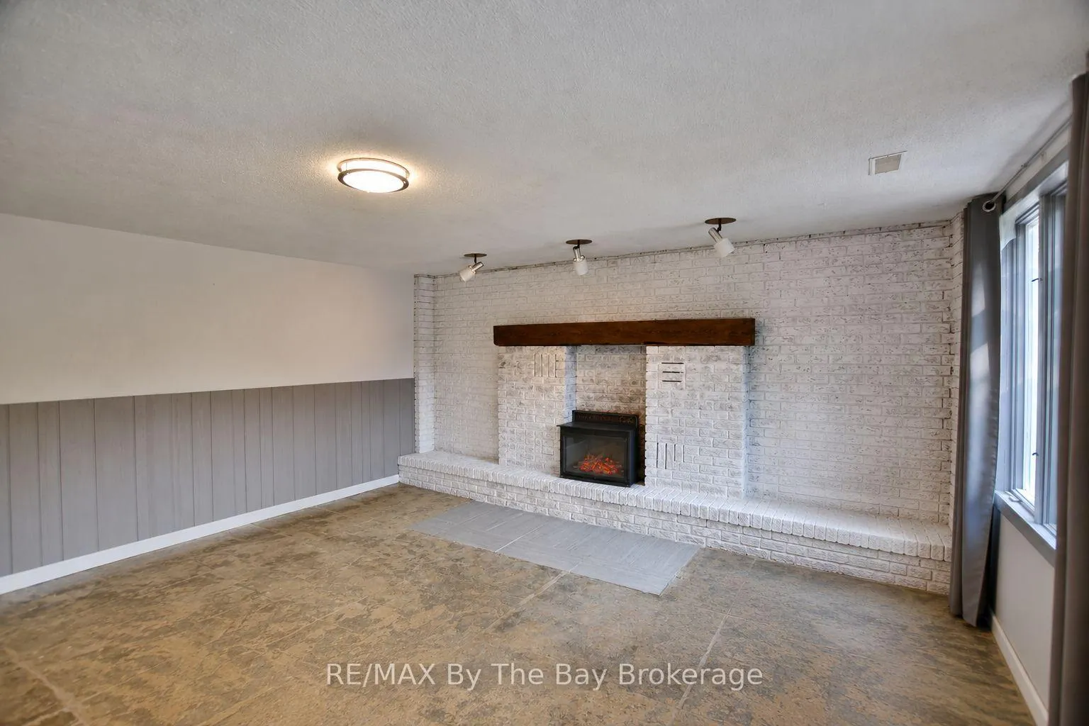 Photo 25 of 103 Sunnidale Road S, Wasaga Beach — HOMEH