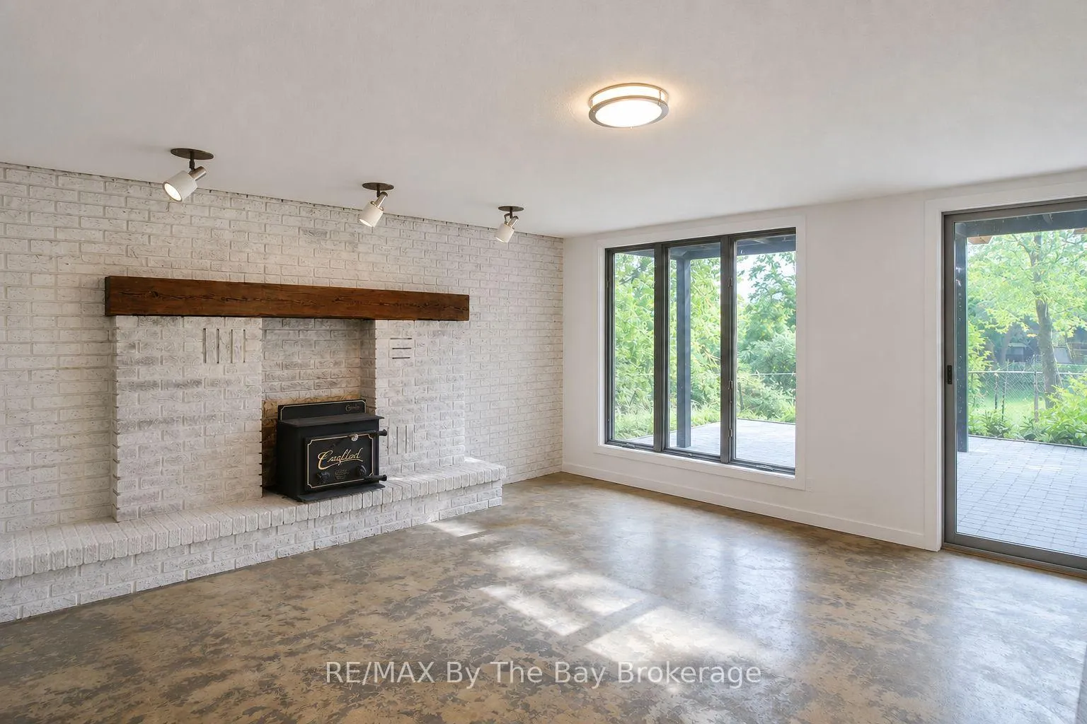 Photo 27 of 103 Sunnidale Road S, Wasaga Beach — HOMEH