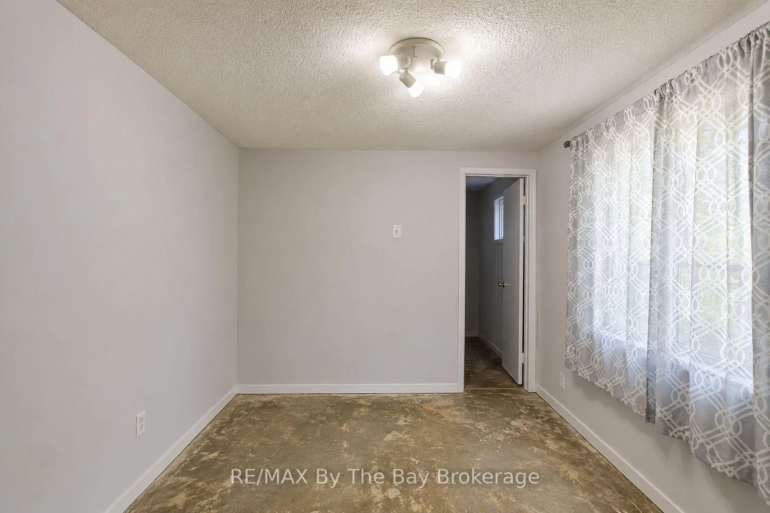 Photo 31 of 103 Sunnidale Road S, Wasaga Beach — HOMEH