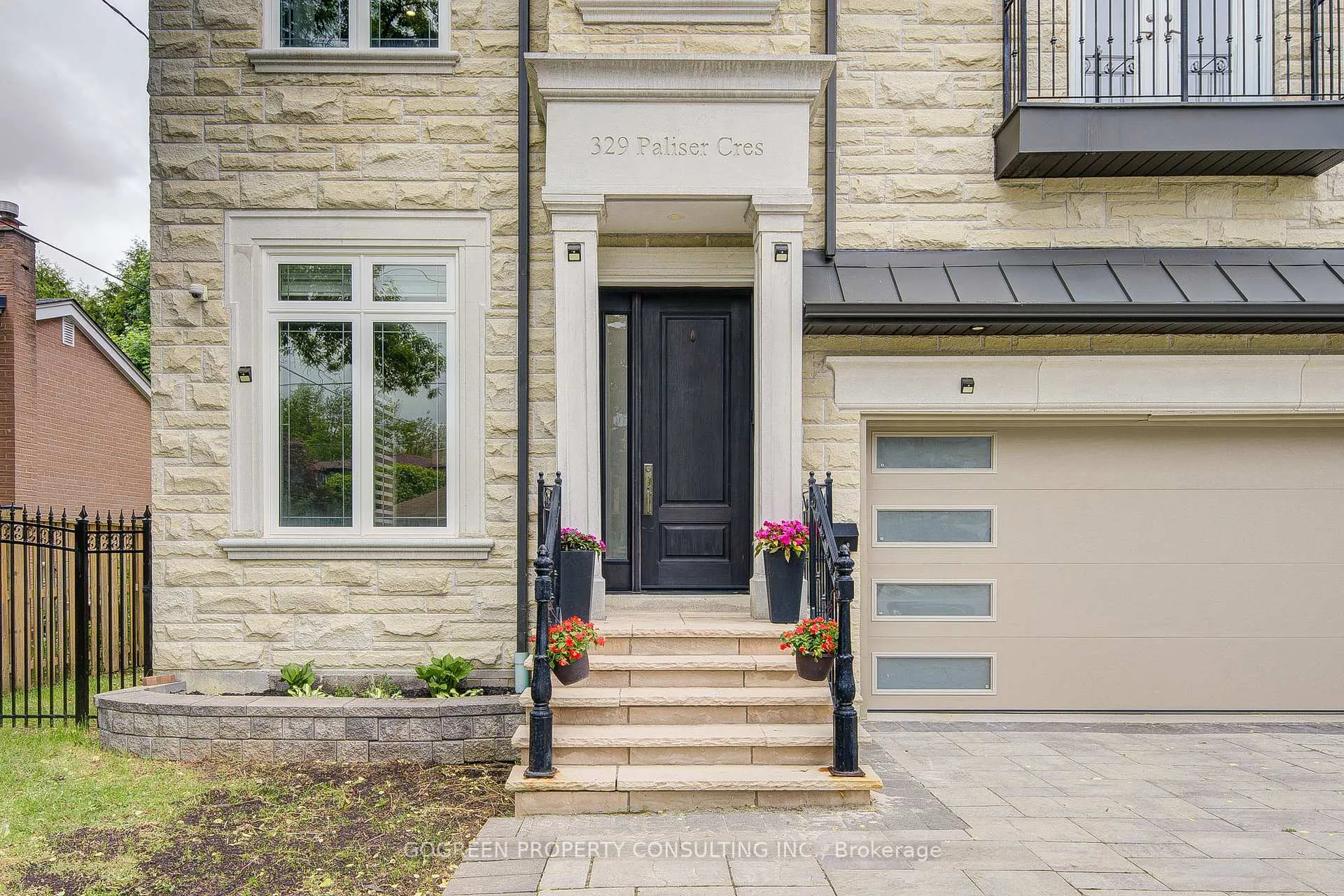 Photo 2 of 329 Paliser Crescent, Richmond Hill, Harding — HOMEH