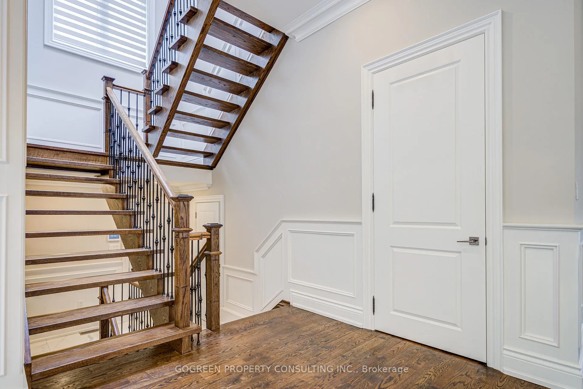 Photo 13 of 329 Paliser Crescent, Richmond Hill, Harding — HOMEH