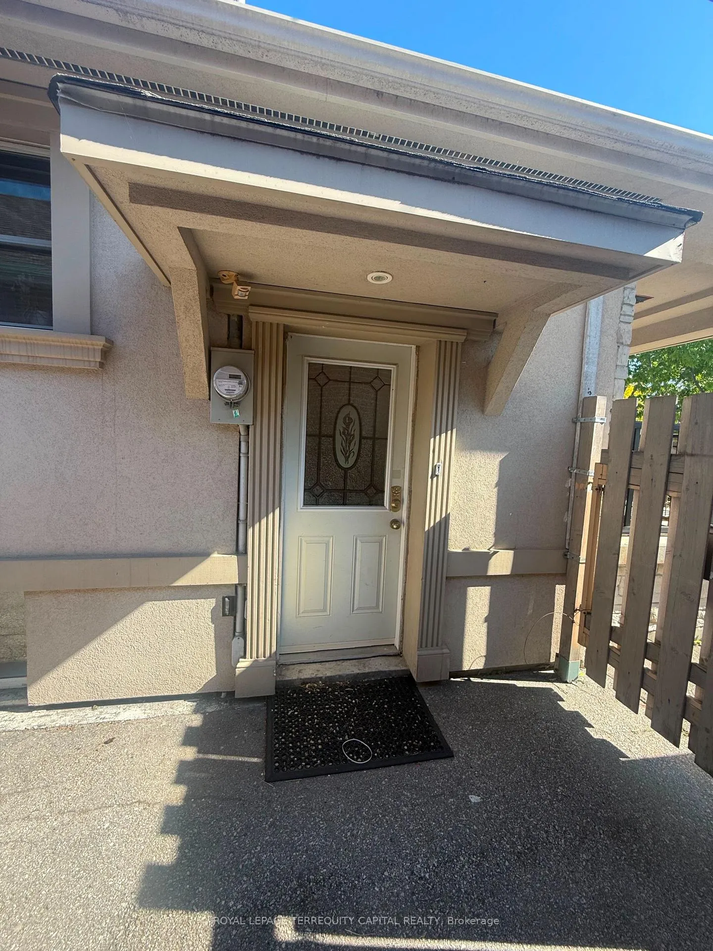 Photo 2 of Unit Lower, 29 Glamis Avenue, Toronto, Rockcliffe-Smythe — HOMEH