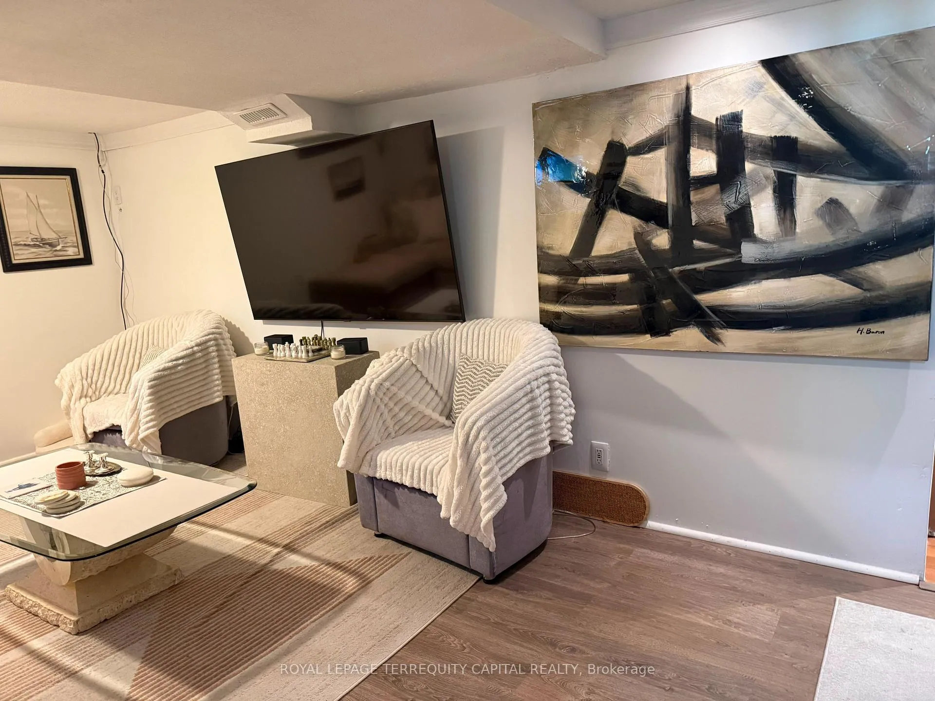 Photo 4 of Unit Lower, 29 Glamis Avenue, Toronto, Rockcliffe-Smythe — HOMEH