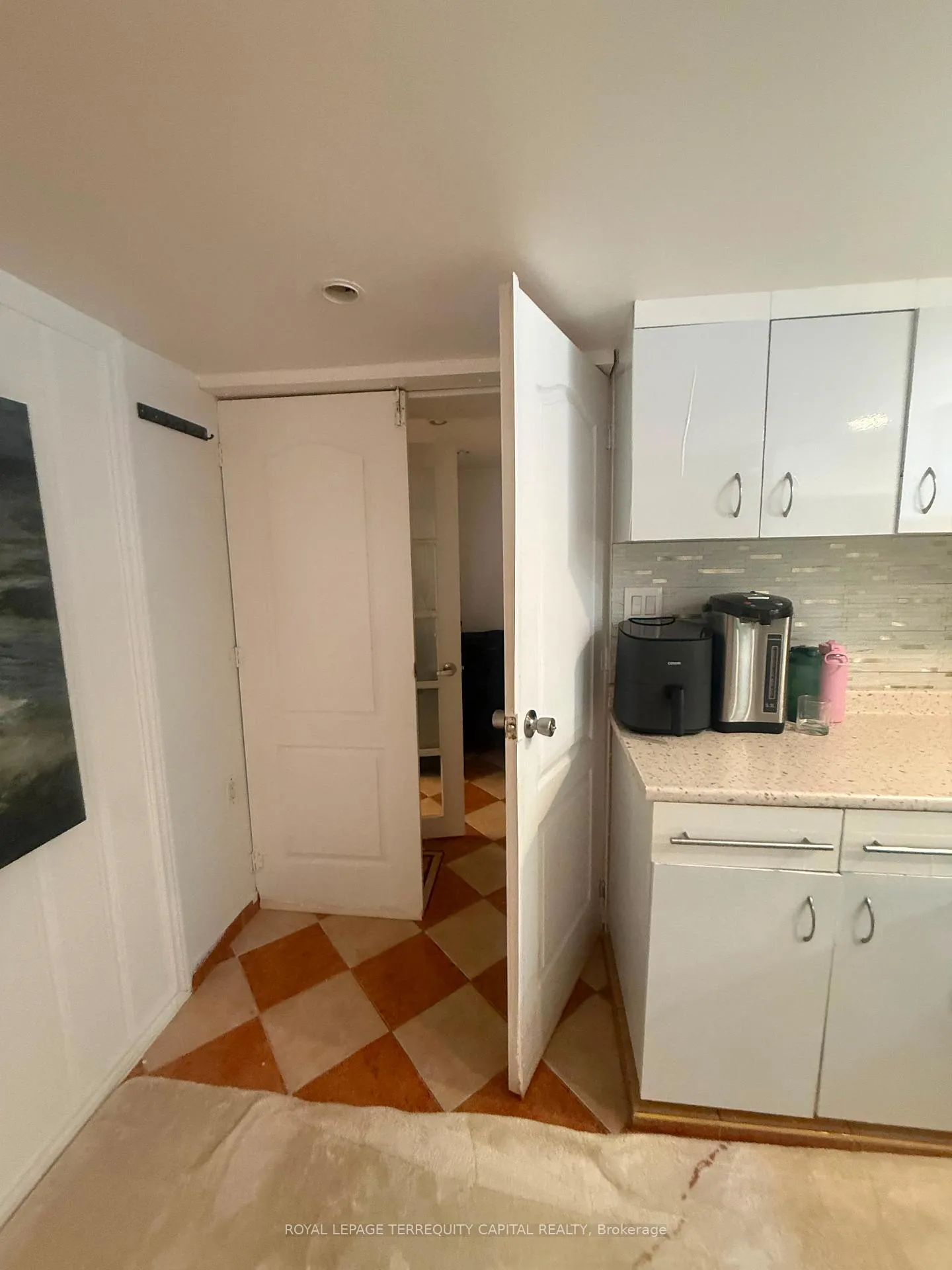 Photo 9 of Unit Lower, 29 Glamis Avenue, Toronto, Rockcliffe-Smythe — HOMEH