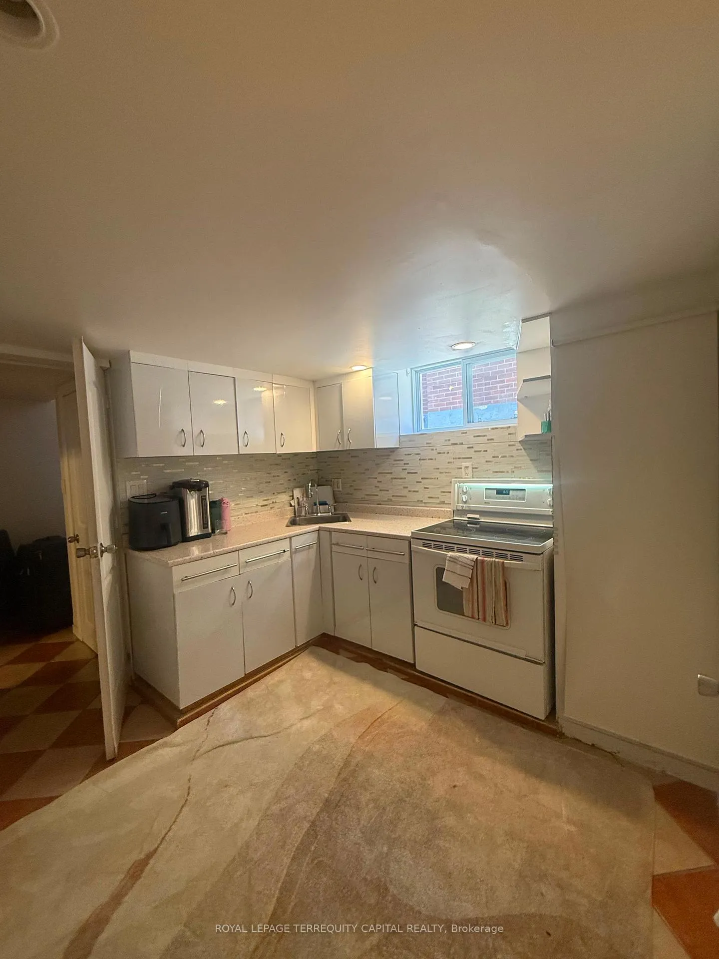 Photo 10 of Unit Lower, 29 Glamis Avenue, Toronto, Rockcliffe-Smythe — HOMEH