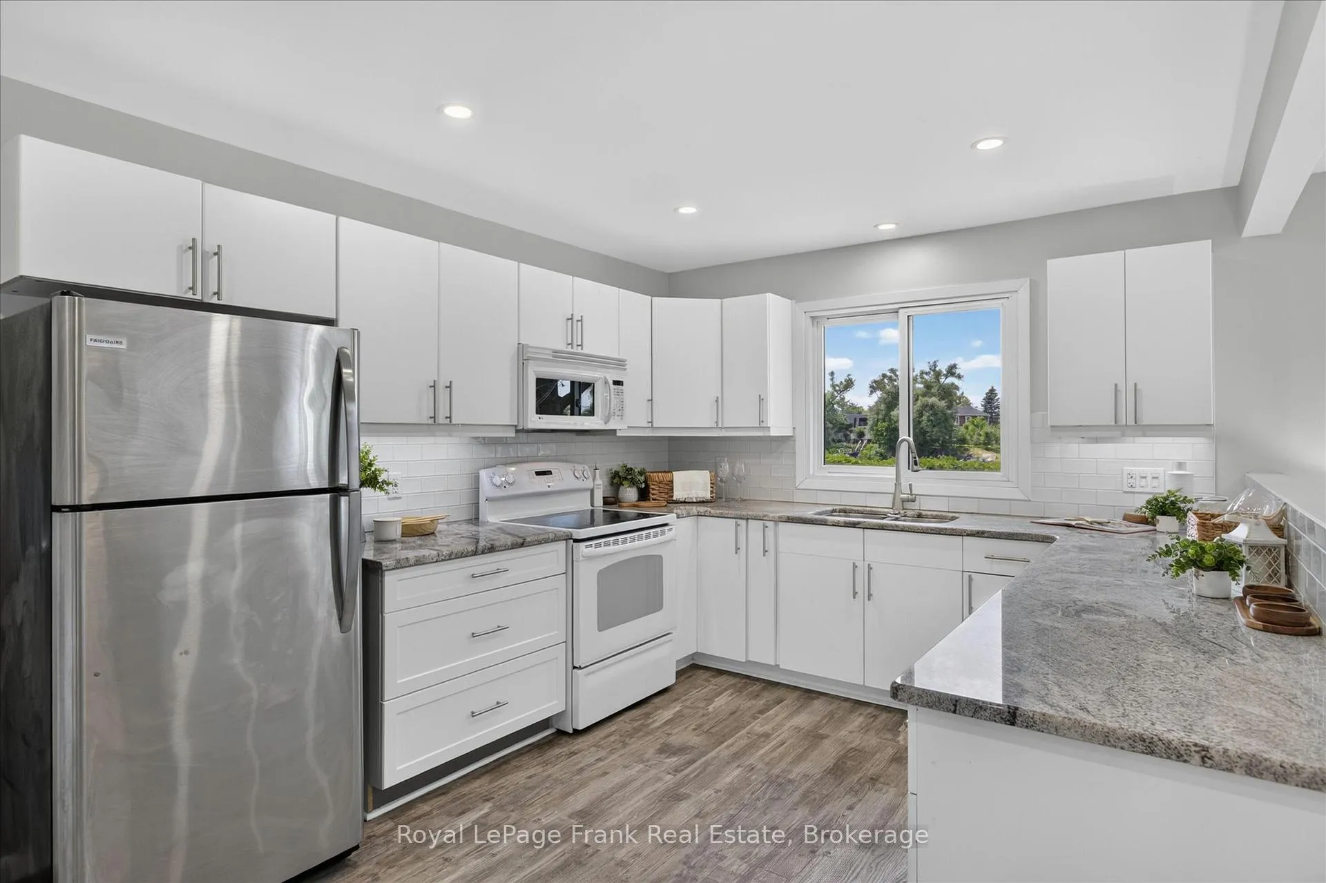 Photo 15 of 314 Sherin Avenue, Peterborough, Ashburnham Ward 4 — HOMEH
