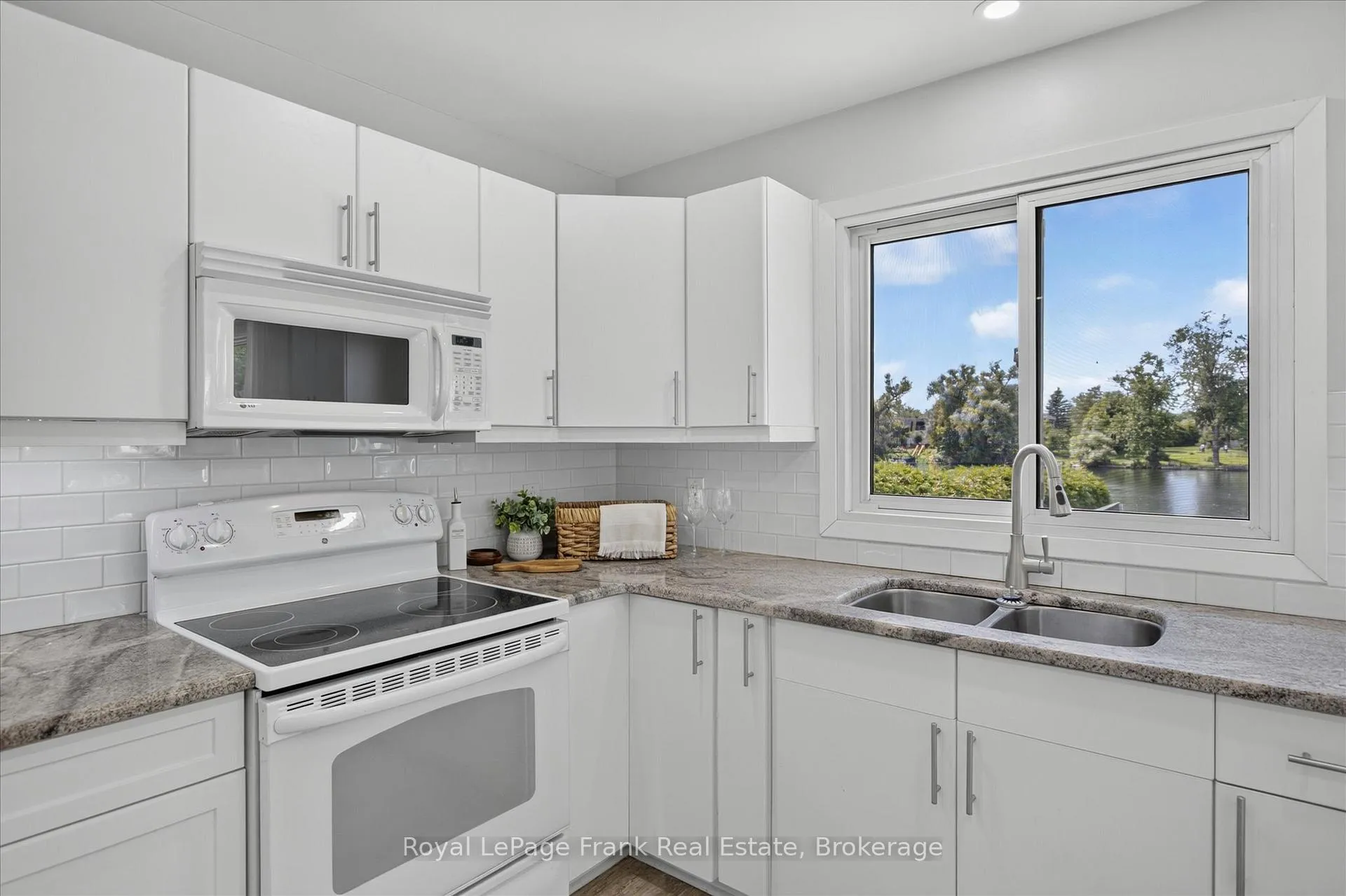 Photo 16 of 314 Sherin Avenue, Peterborough, Ashburnham Ward 4 — HOMEH