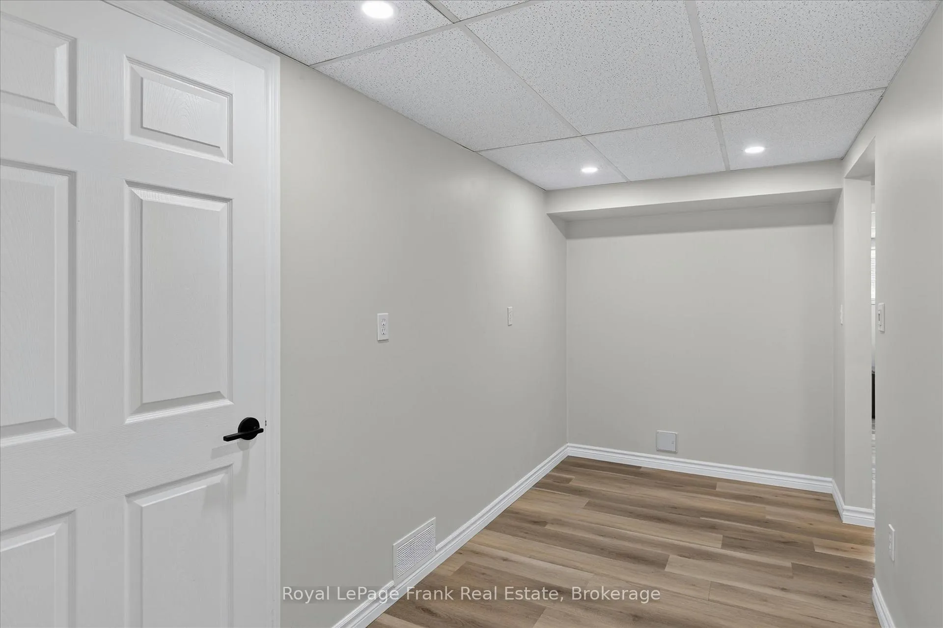 Photo 33 of 314 Sherin Avenue, Peterborough, Ashburnham Ward 4 — HOMEH
