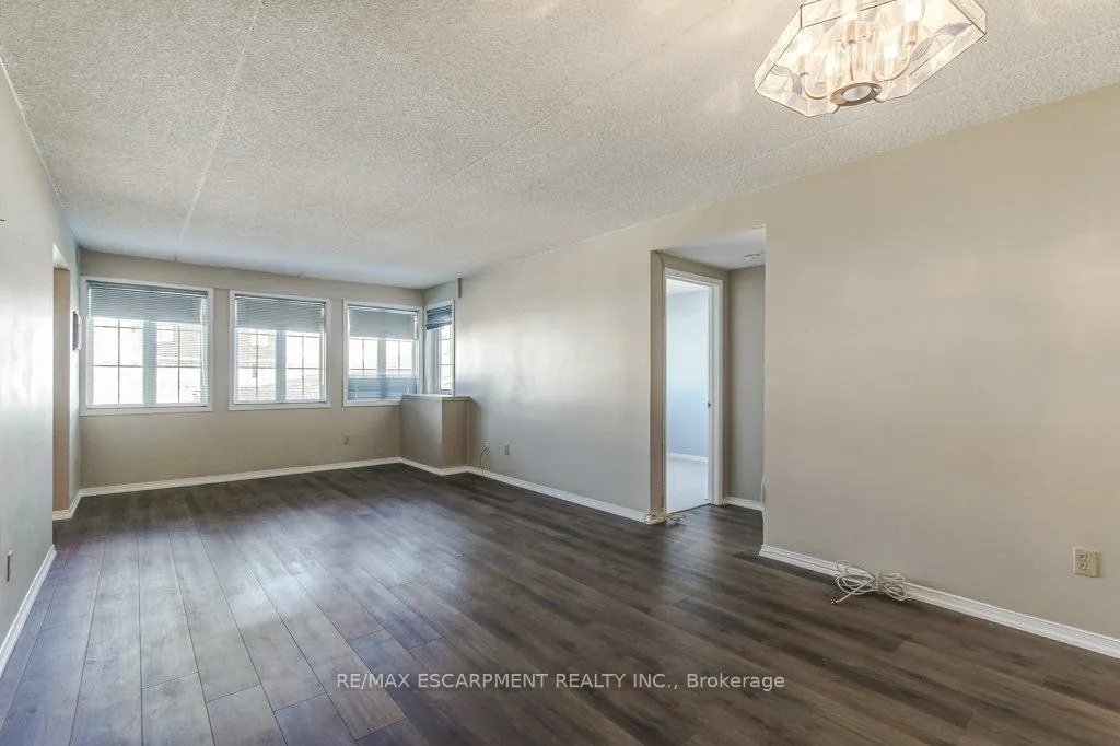 Photo 9 of Unit 203, 500 Silverbirch Boulevard, Hamilton, Villages of Glancaster — HOMEH