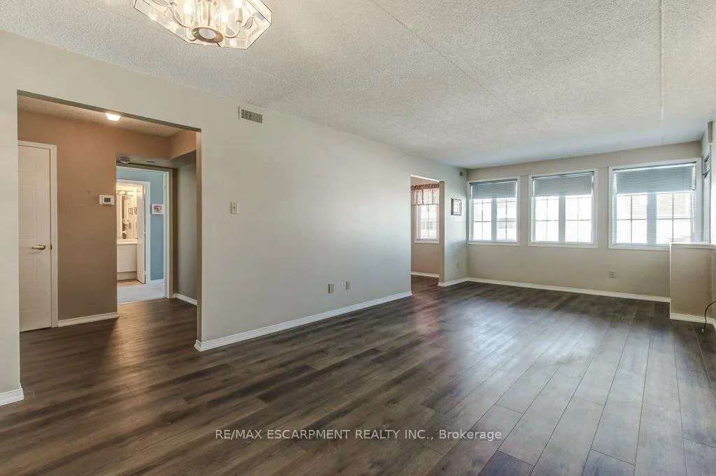 Photo 10 of Unit 203, 500 Silverbirch Boulevard, Hamilton, Villages of Glancaster — HOMEH