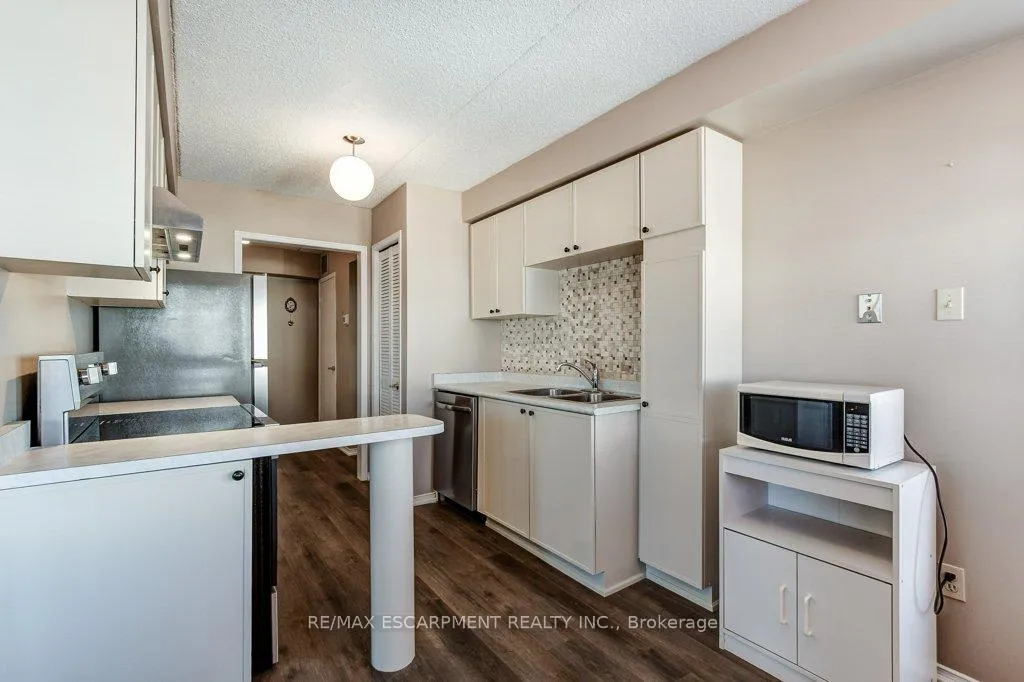 Photo 14 of Unit 203, 500 Silverbirch Boulevard, Hamilton, Villages of Glancaster — HOMEH