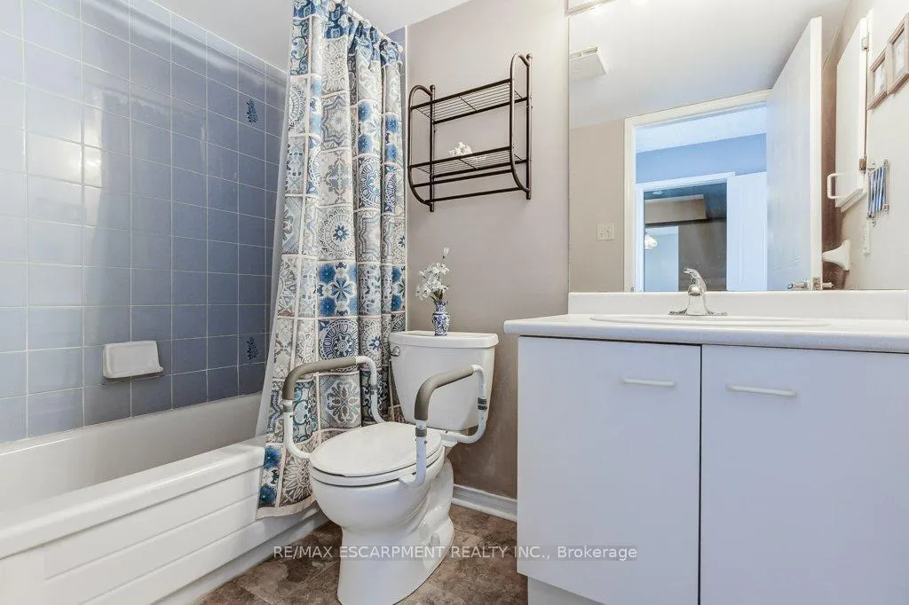 Photo 26 of Unit 203, 500 Silverbirch Boulevard, Hamilton, Villages of Glancaster — HOMEH