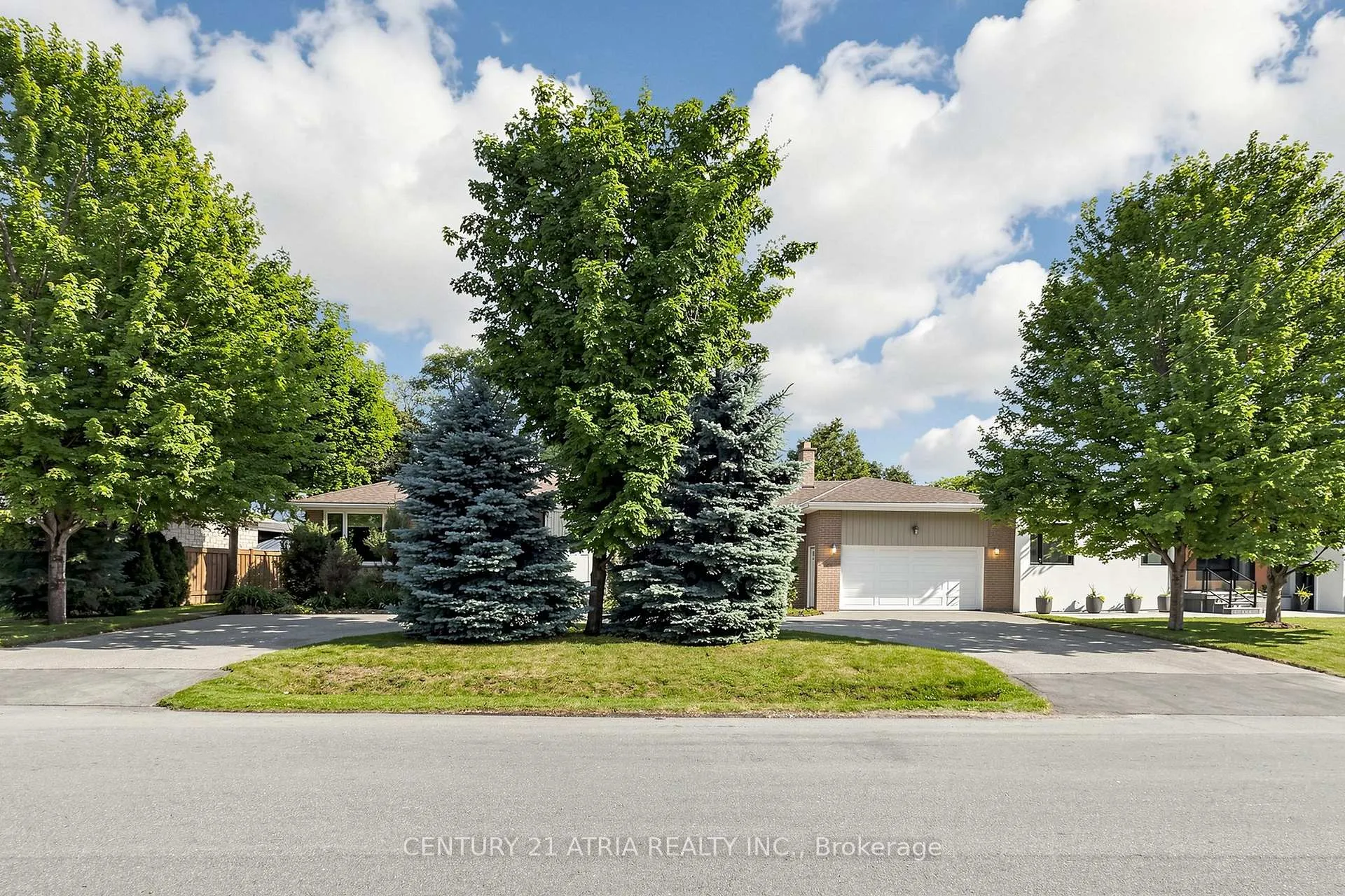 Photo 1 of 49 Netherford Road, Vaughan, Maple — HOMEH