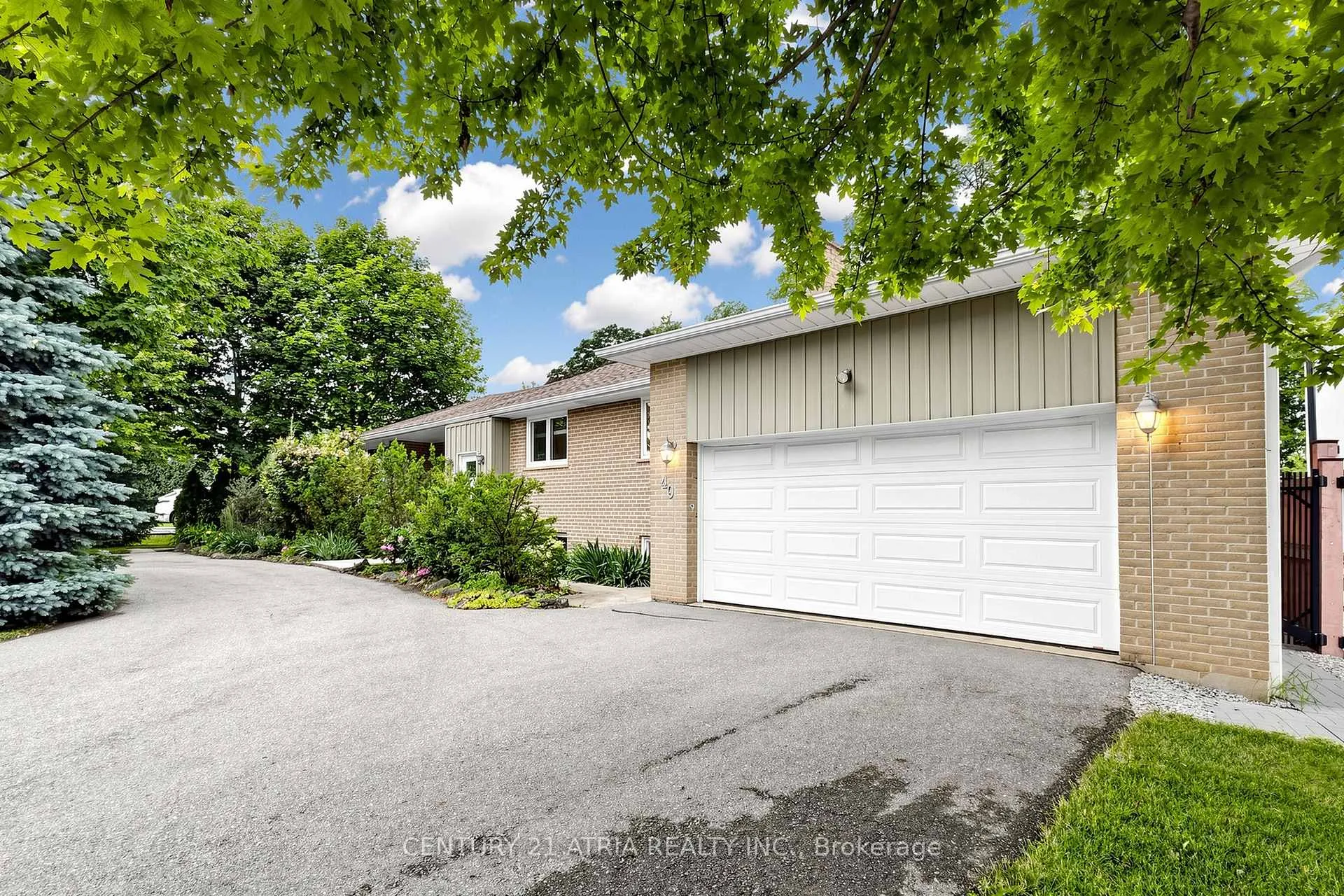 Photo 2 of 49 Netherford Road, Vaughan, Maple — HOMEH