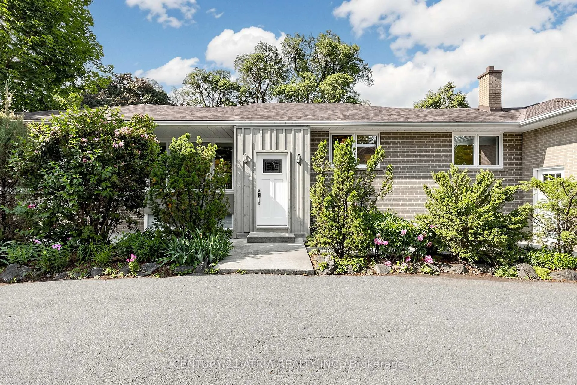 Photo 4 of 49 Netherford Road, Vaughan, Maple — HOMEH