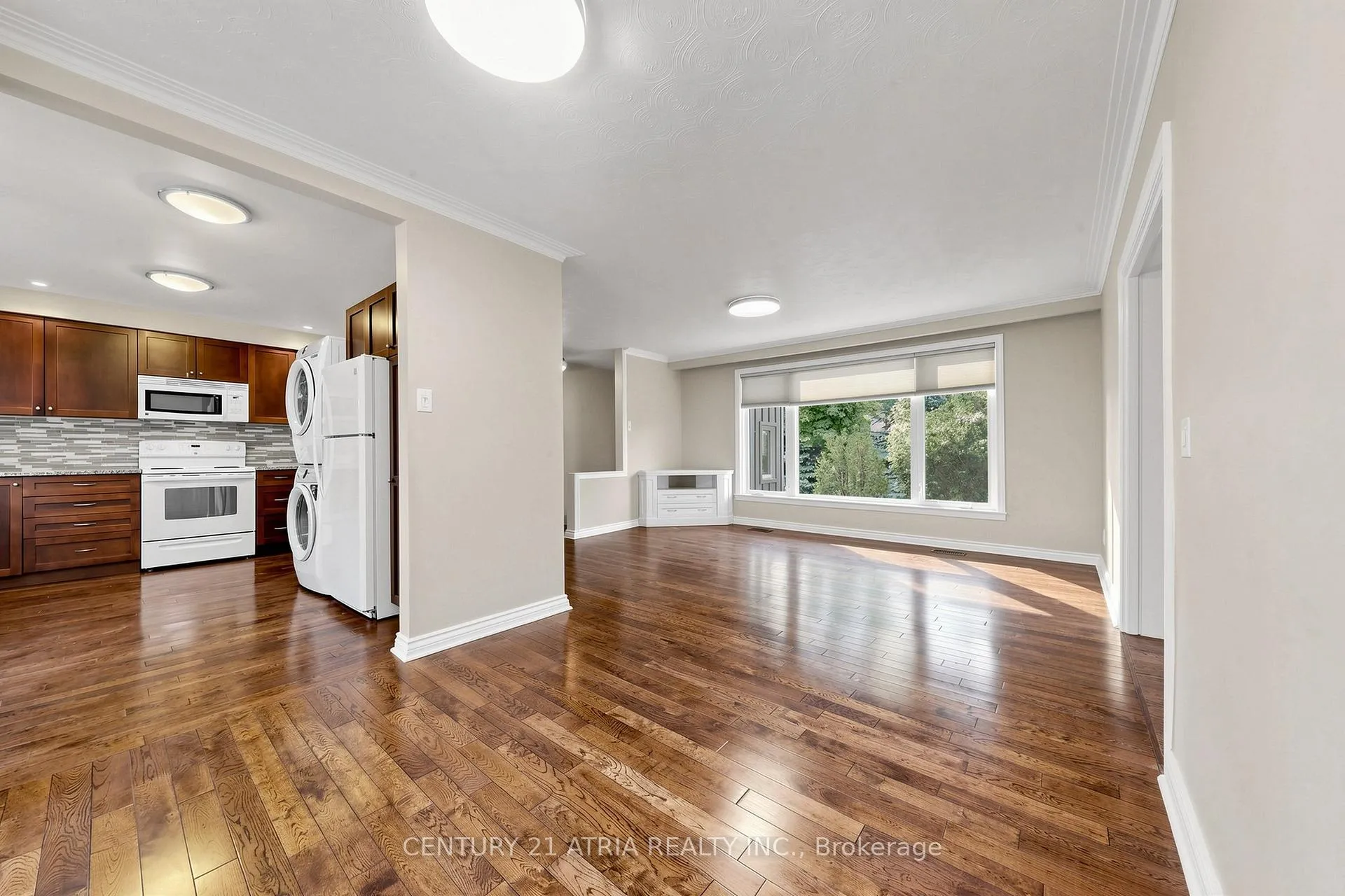 Photo 9 of 49 Netherford Road, Vaughan, Maple — HOMEH