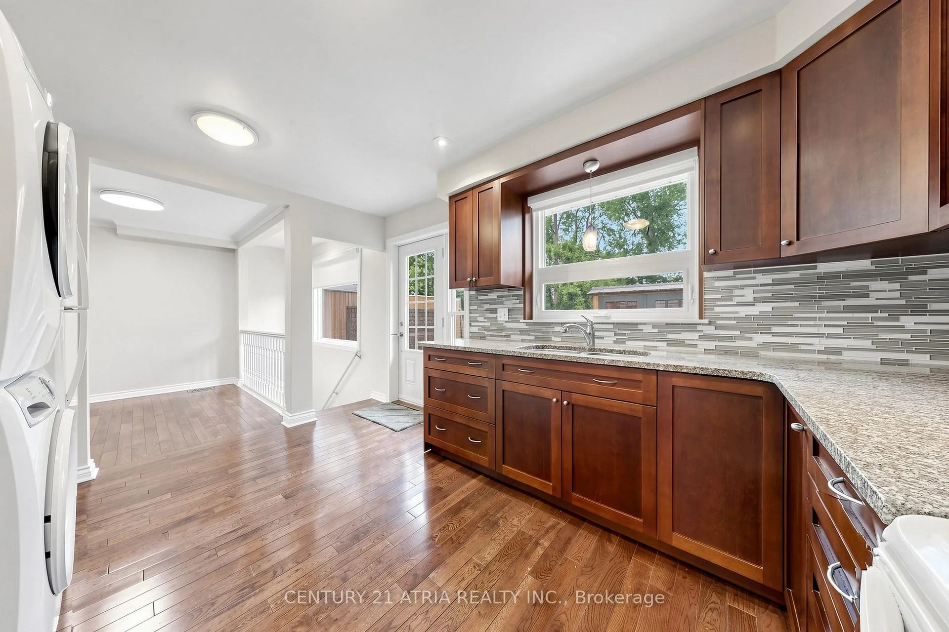 Photo 15 of 49 Netherford Road, Vaughan, Maple — HOMEH
