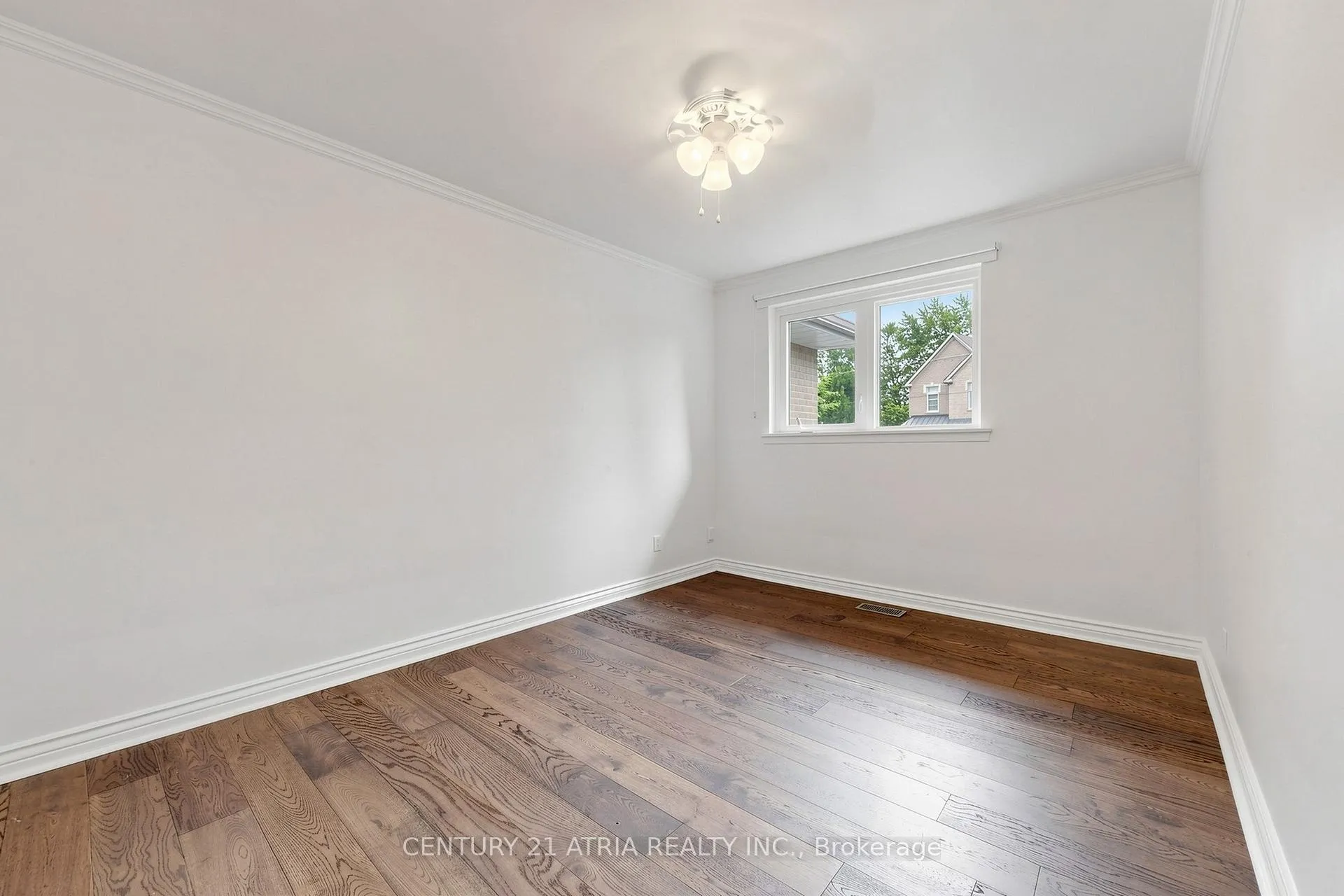 Photo 17 of 49 Netherford Road, Vaughan, Maple — HOMEH