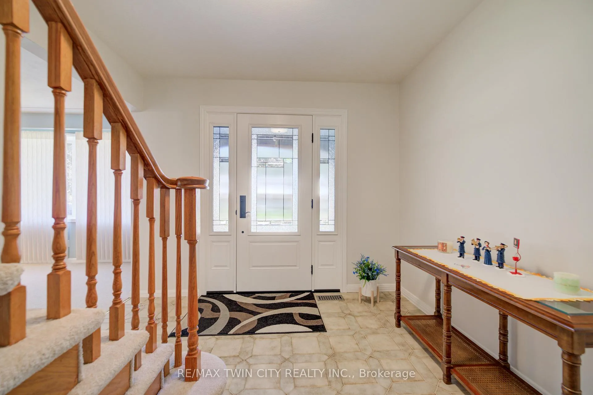 Photo 5 of 54 Stonegate Drive, Kitchener, Hidden Valley — HOMEH