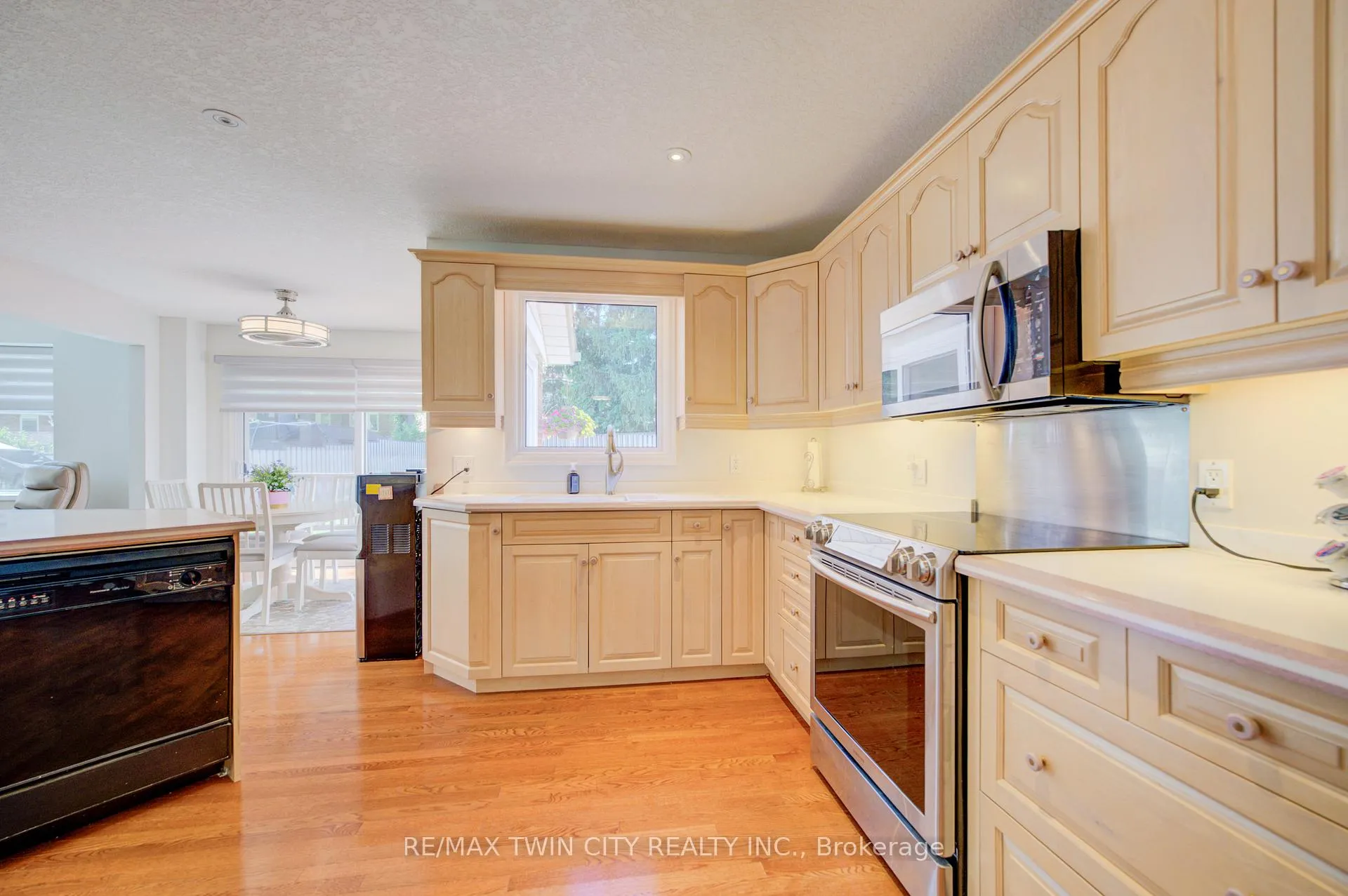 Photo 12 of 54 Stonegate Drive, Kitchener, Hidden Valley — HOMEH