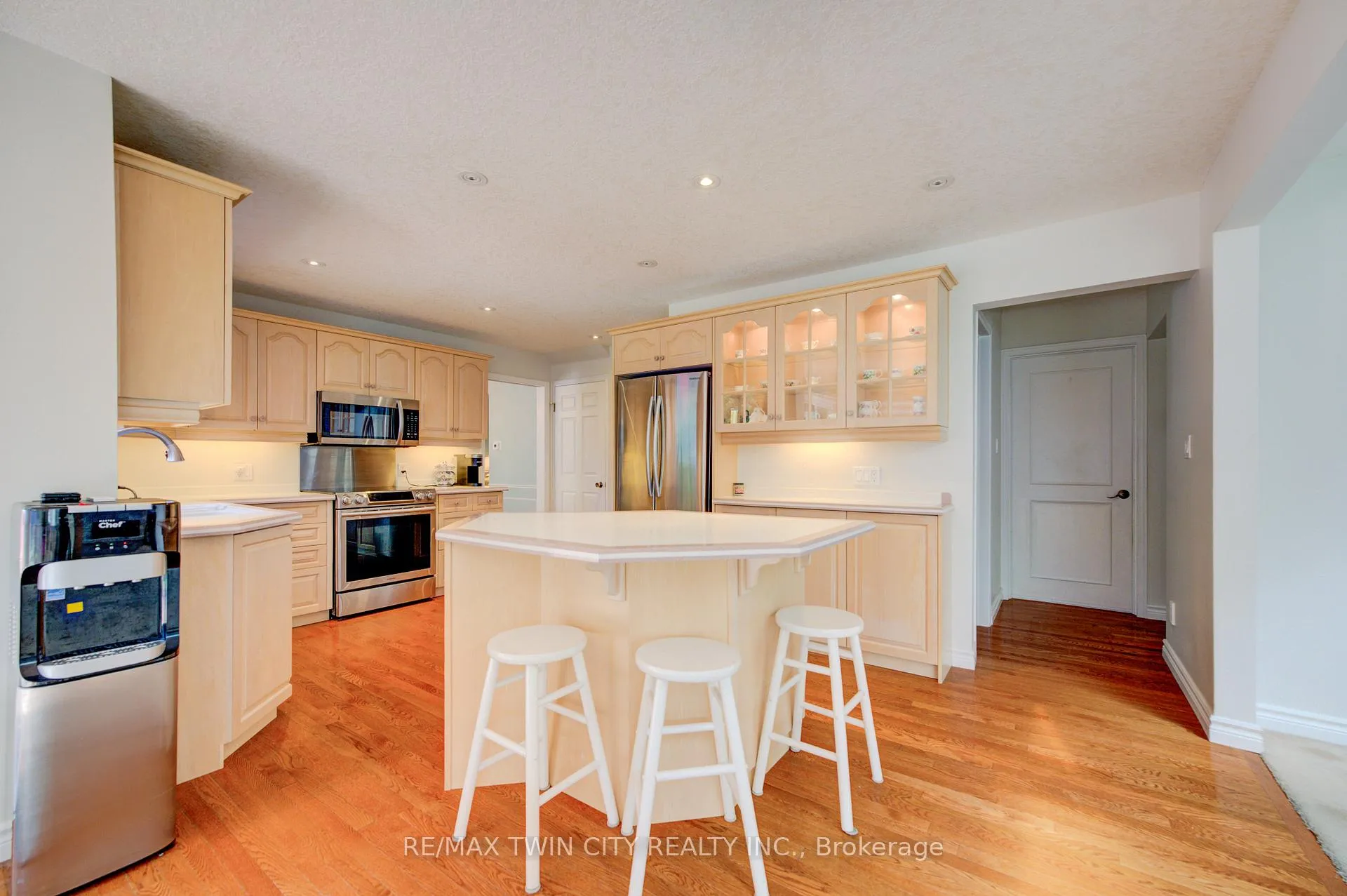 Photo 18 of 54 Stonegate Drive, Kitchener, Hidden Valley — HOMEH