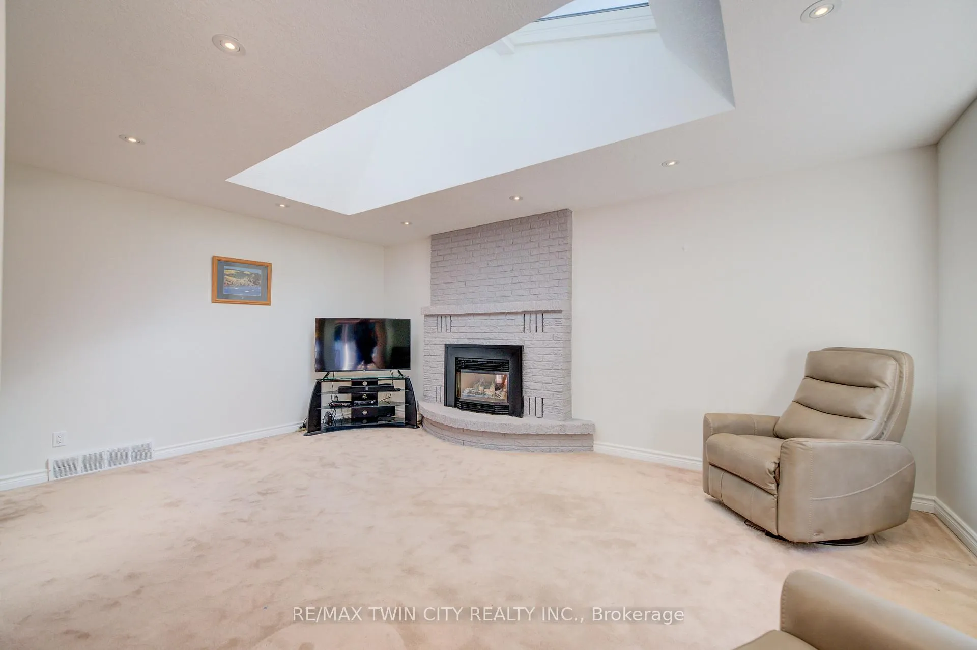Photo 19 of 54 Stonegate Drive, Kitchener, Hidden Valley — HOMEH