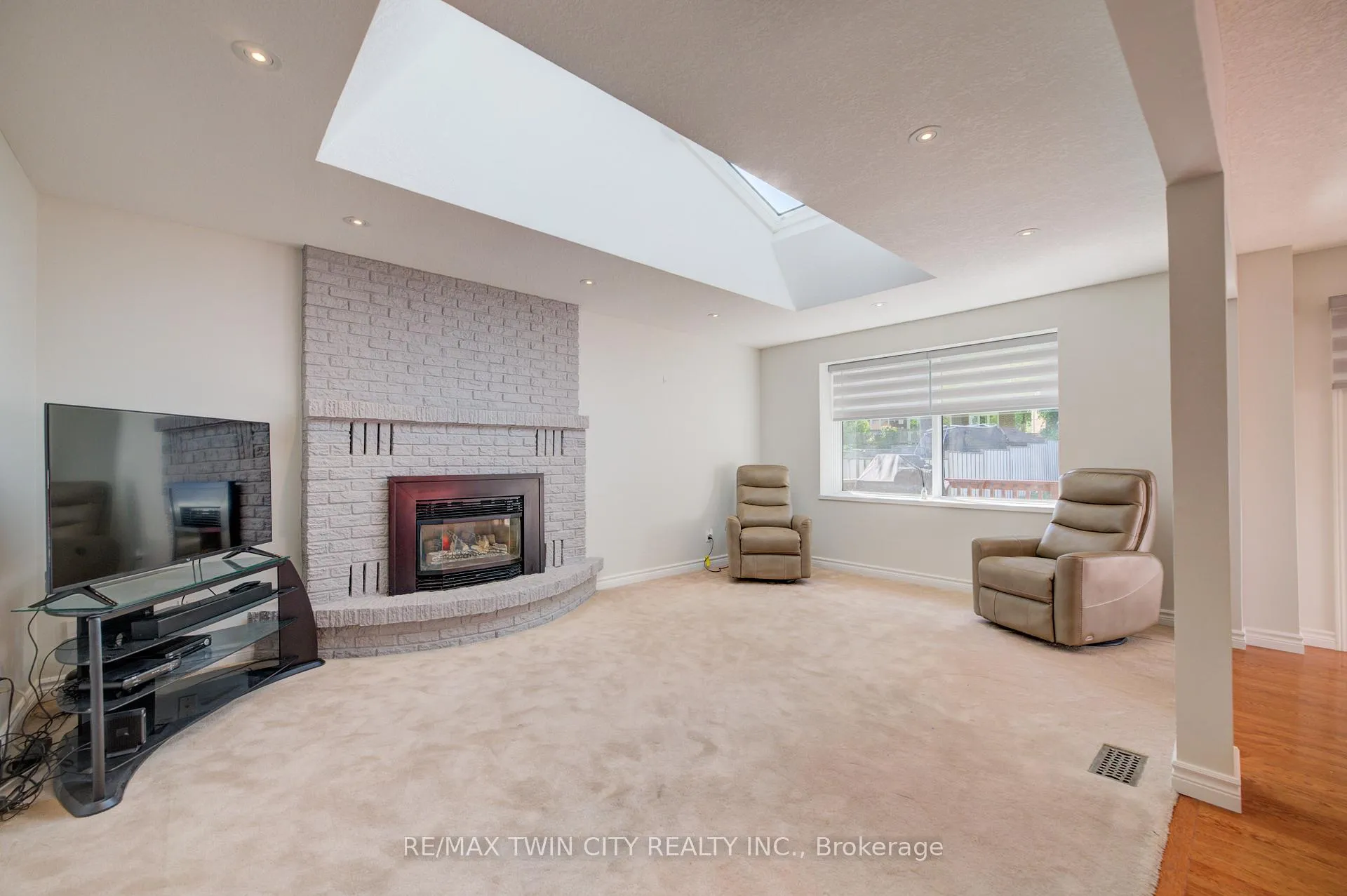 Photo 20 of 54 Stonegate Drive, Kitchener, Hidden Valley — HOMEH